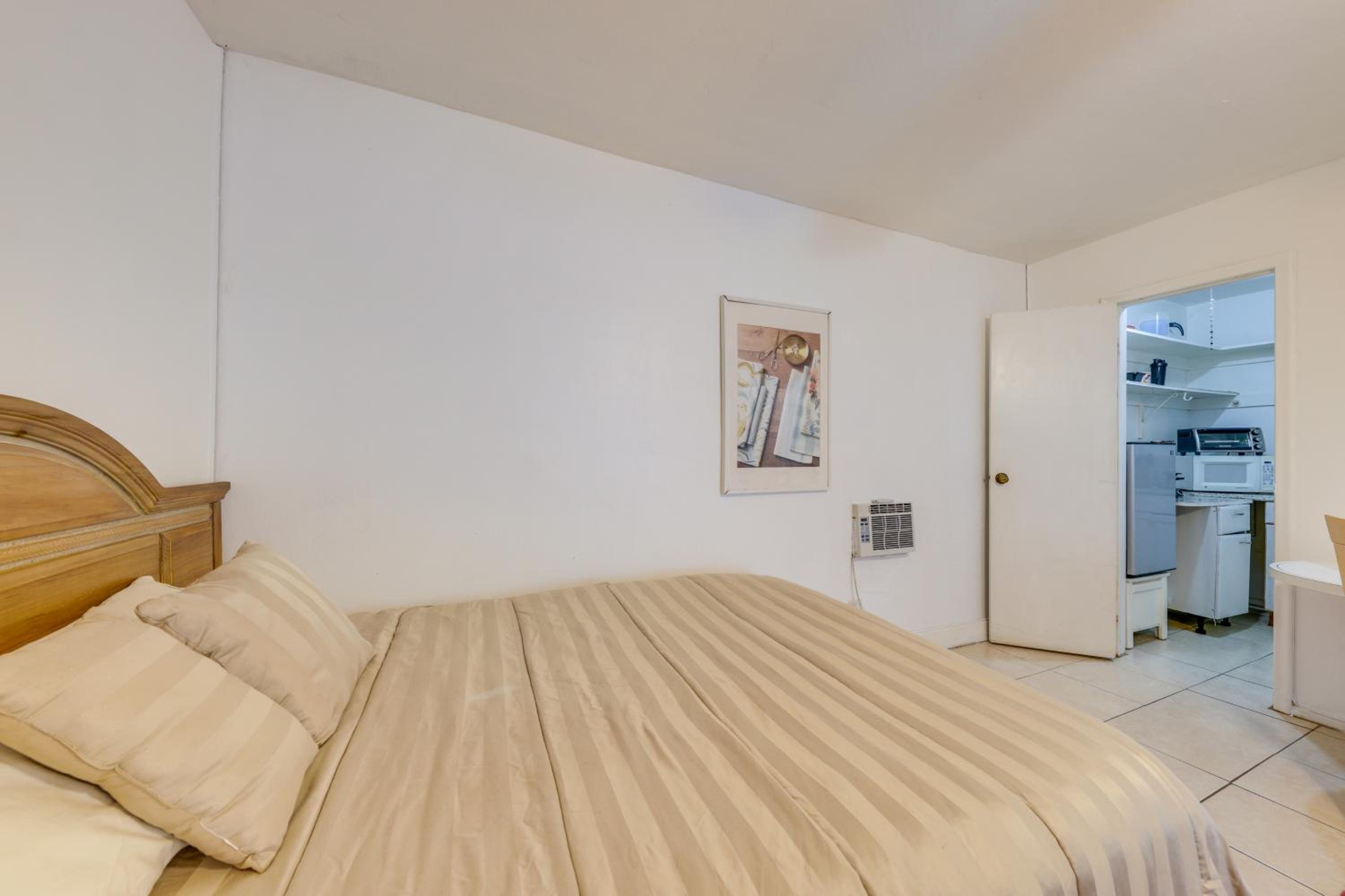 World Cup Studio with Pool Access, 3 Mi to Matches!