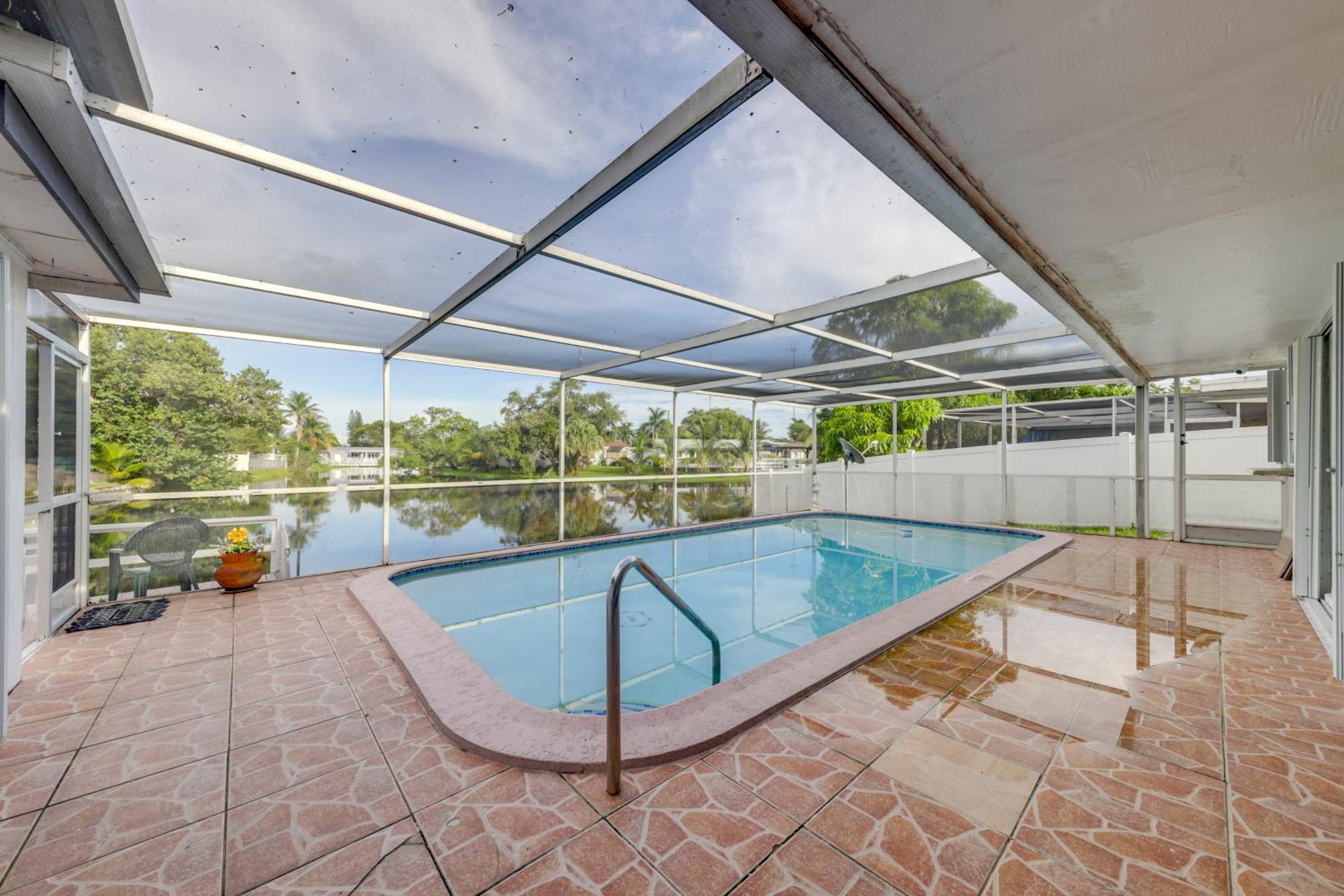 World Cup HQ! Shared Pool, Canal-Front Property