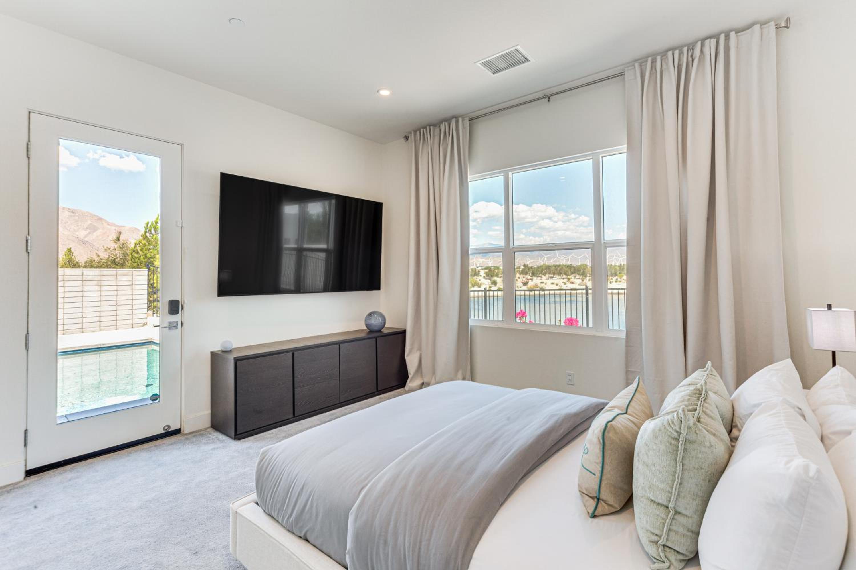 Mtn-View Palm Springs Oasis Stagecoach Fest Hub!