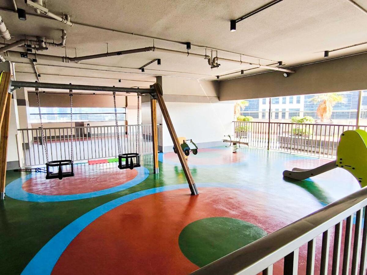 Cozy Spacious Studio in Downtown with Burj Khalifa View