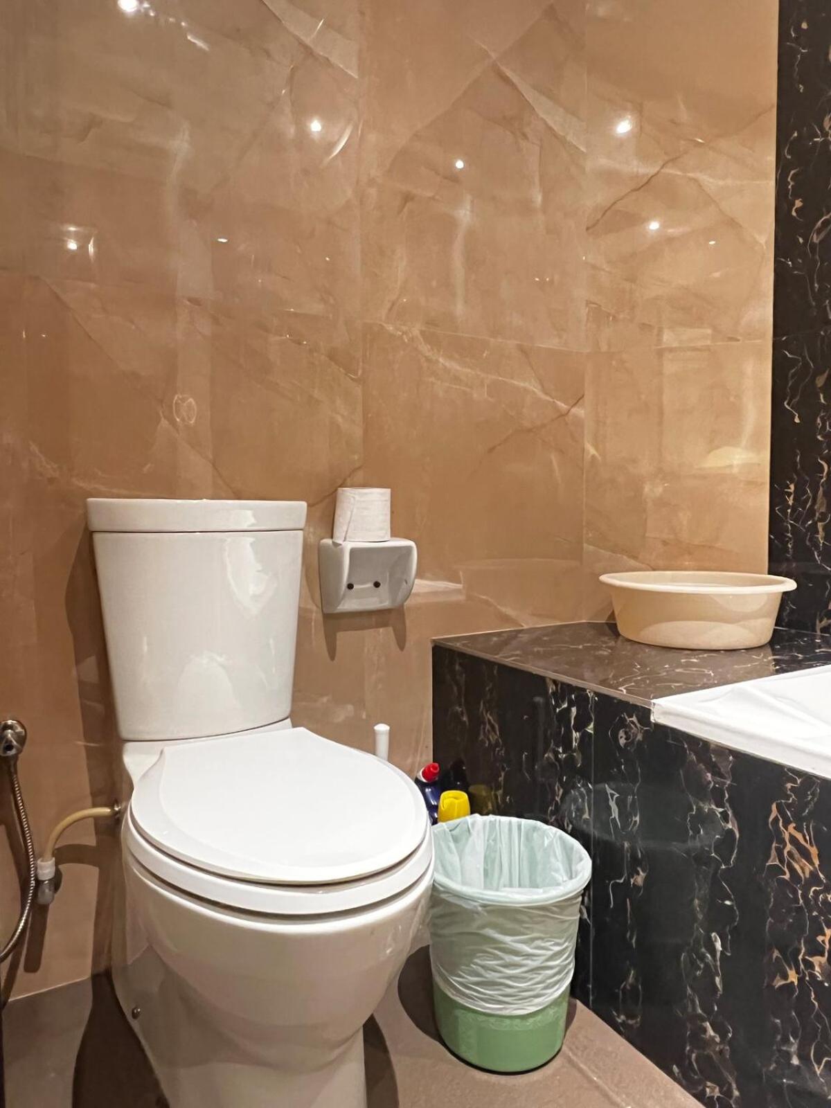 Cozy Spacious Studio in Downtown with Burj Khalifa View