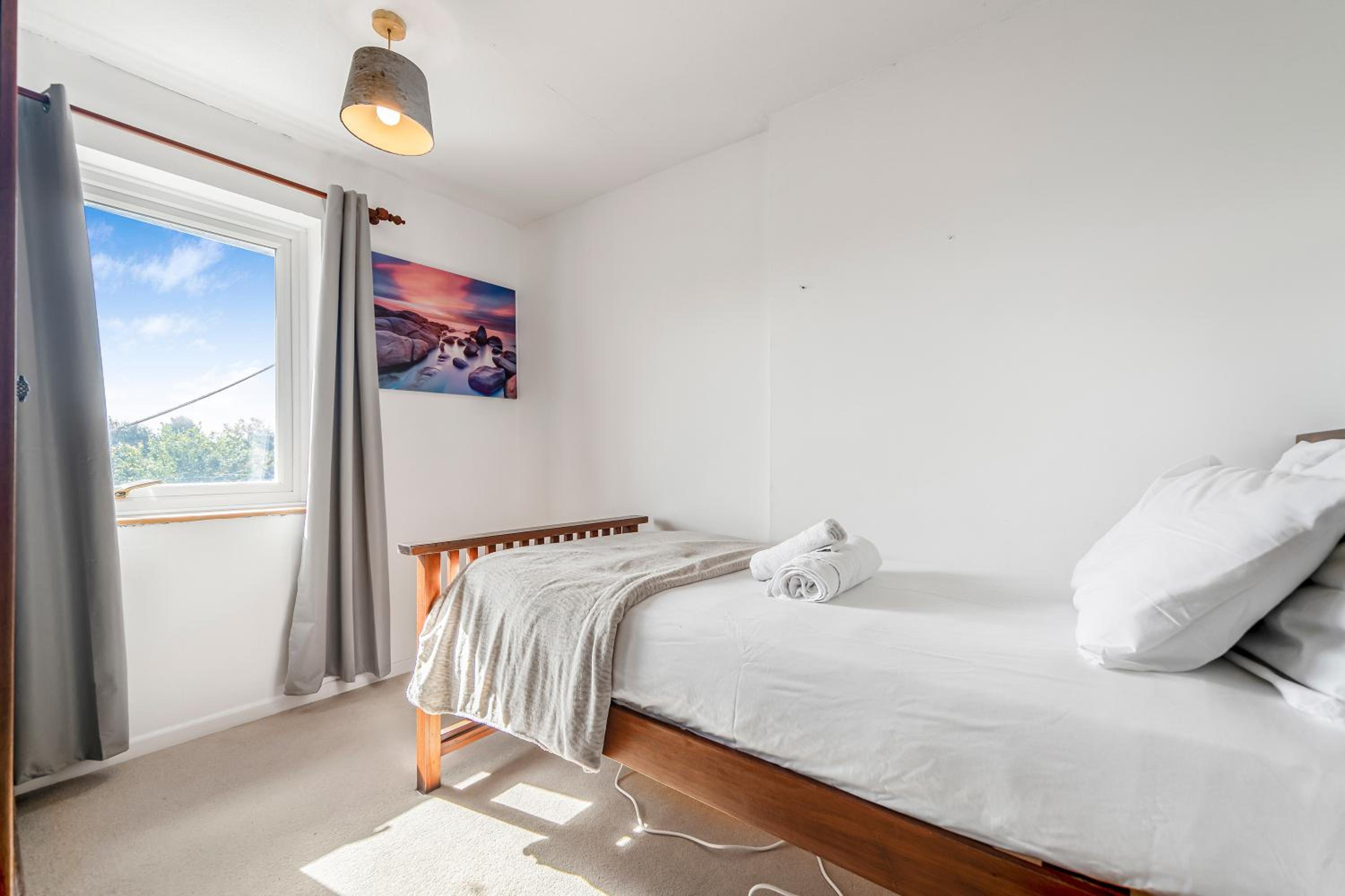 The Churchill & Brookes Residence at Headington A Modern Three-Bedroom Oxford Home near the University and Hospital