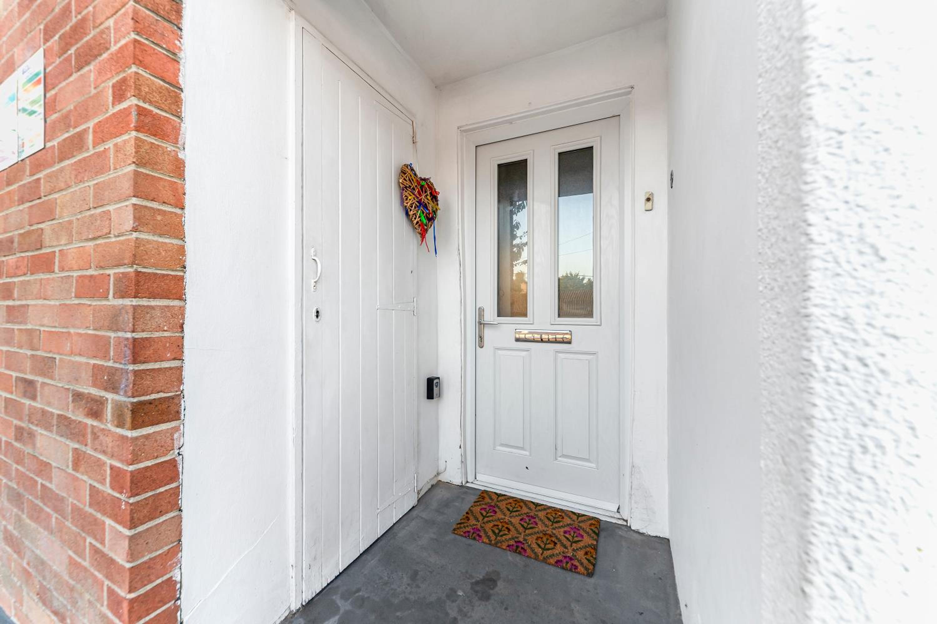 The Churchill & Brookes Residence at Headington A Modern Three-Bedroom Oxford Home near the University and Hospital