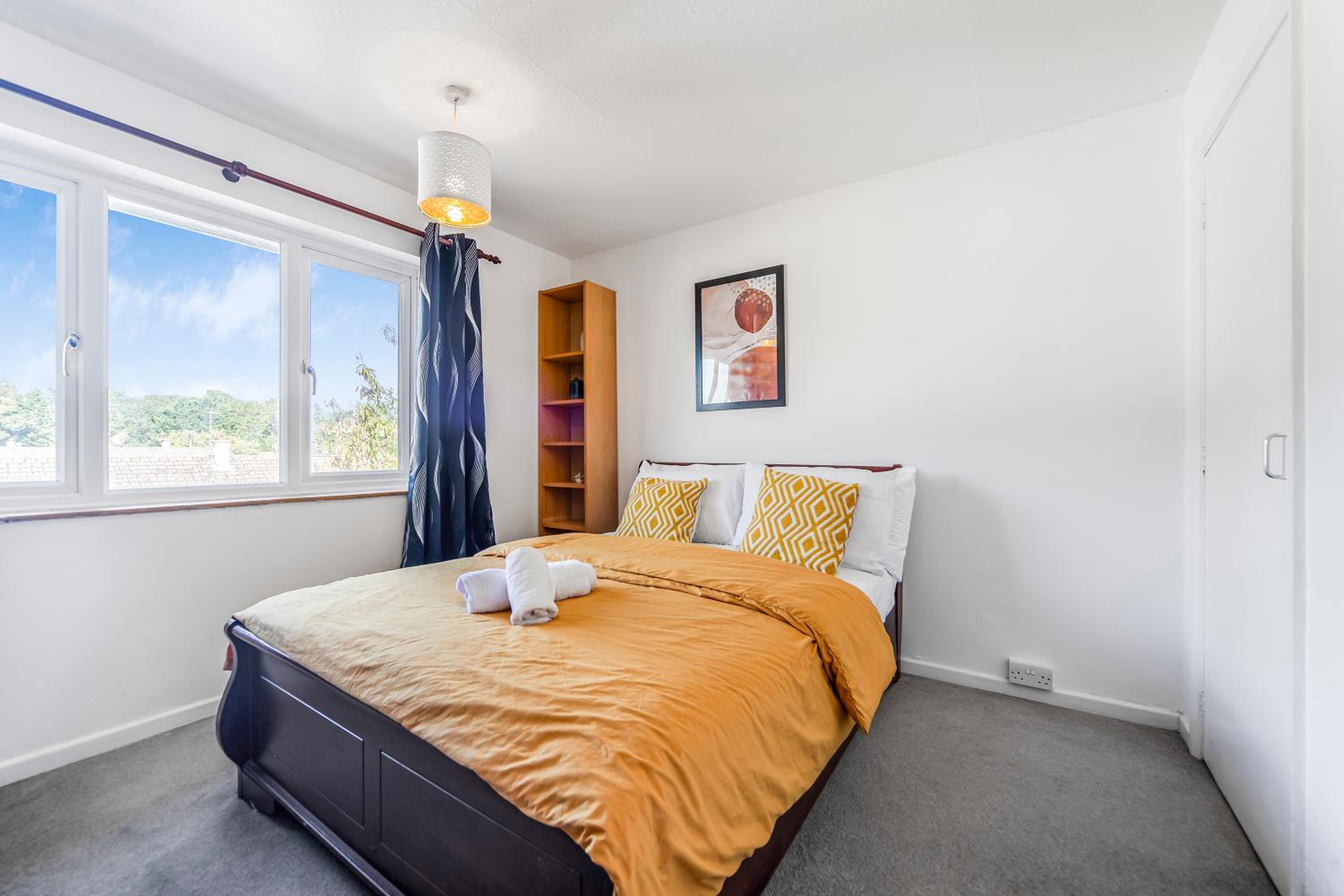 The Churchill & Brookes Residence at Headington A Modern Three-Bedroom Oxford Home near the University and Hospital