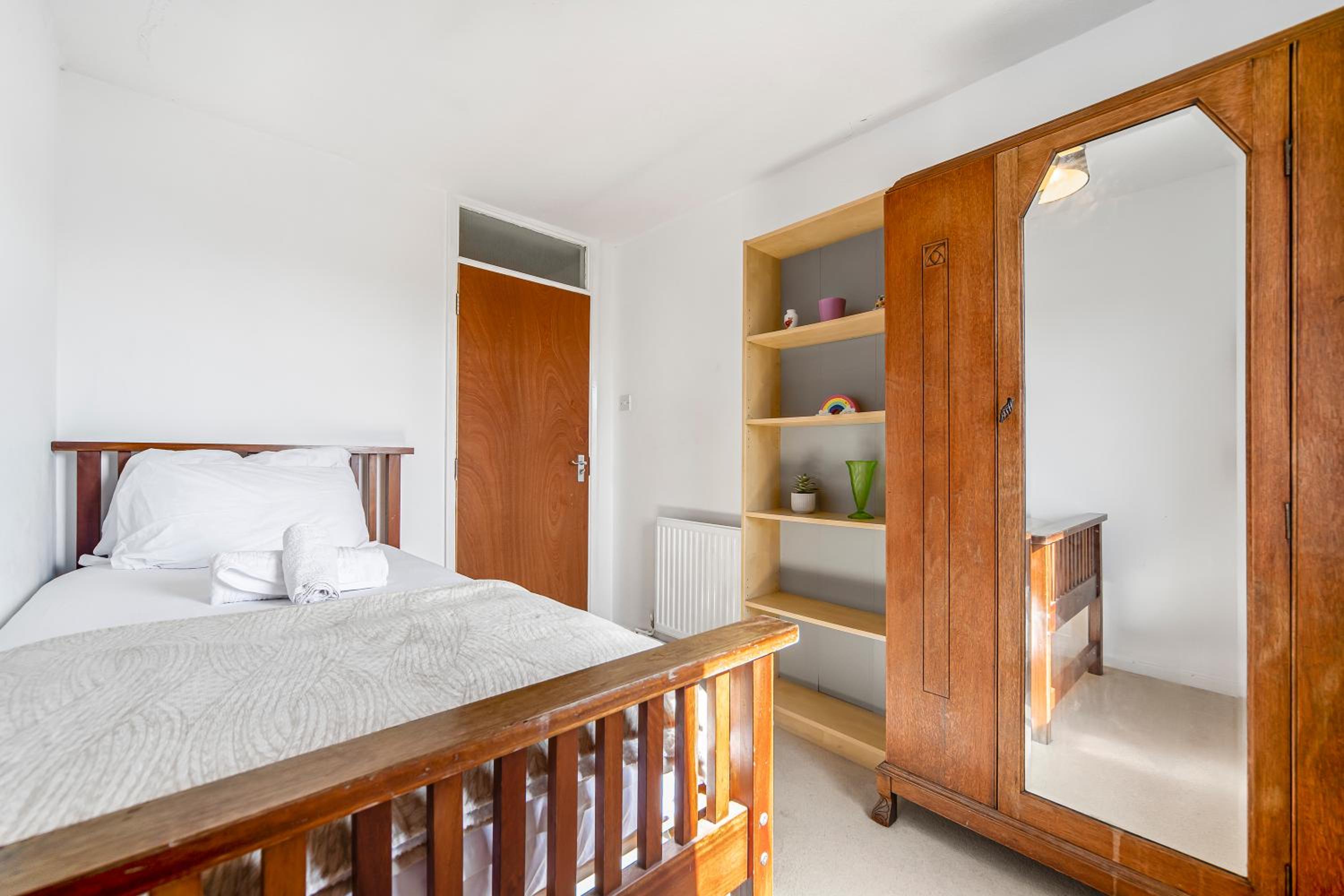 The Churchill & Brookes Residence at Headington A Modern Three-Bedroom Oxford Home near the University and Hospital