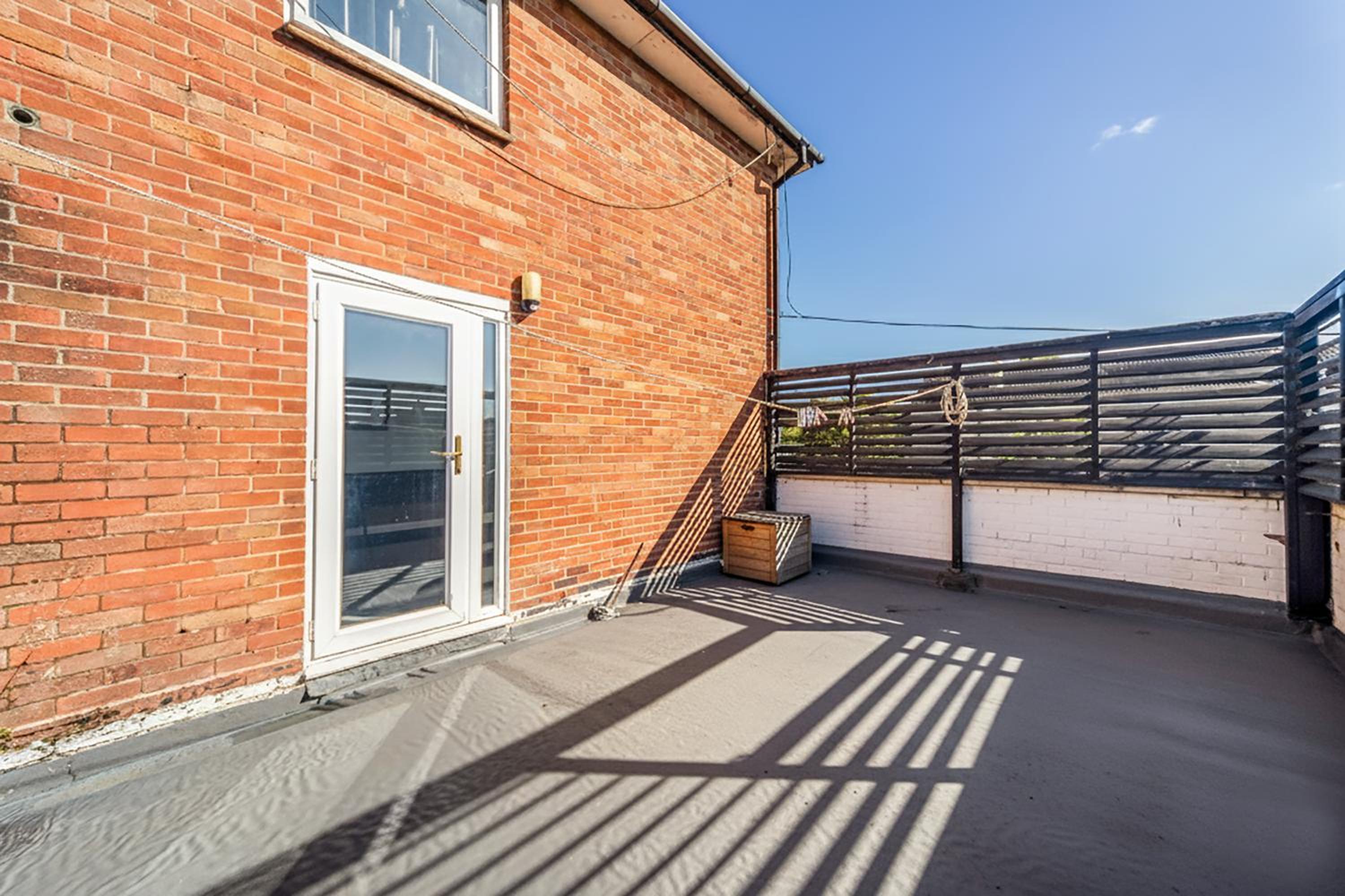 The Churchill & Brookes Residence at Headington A Modern Three-Bedroom Oxford Home near the University and Hospital