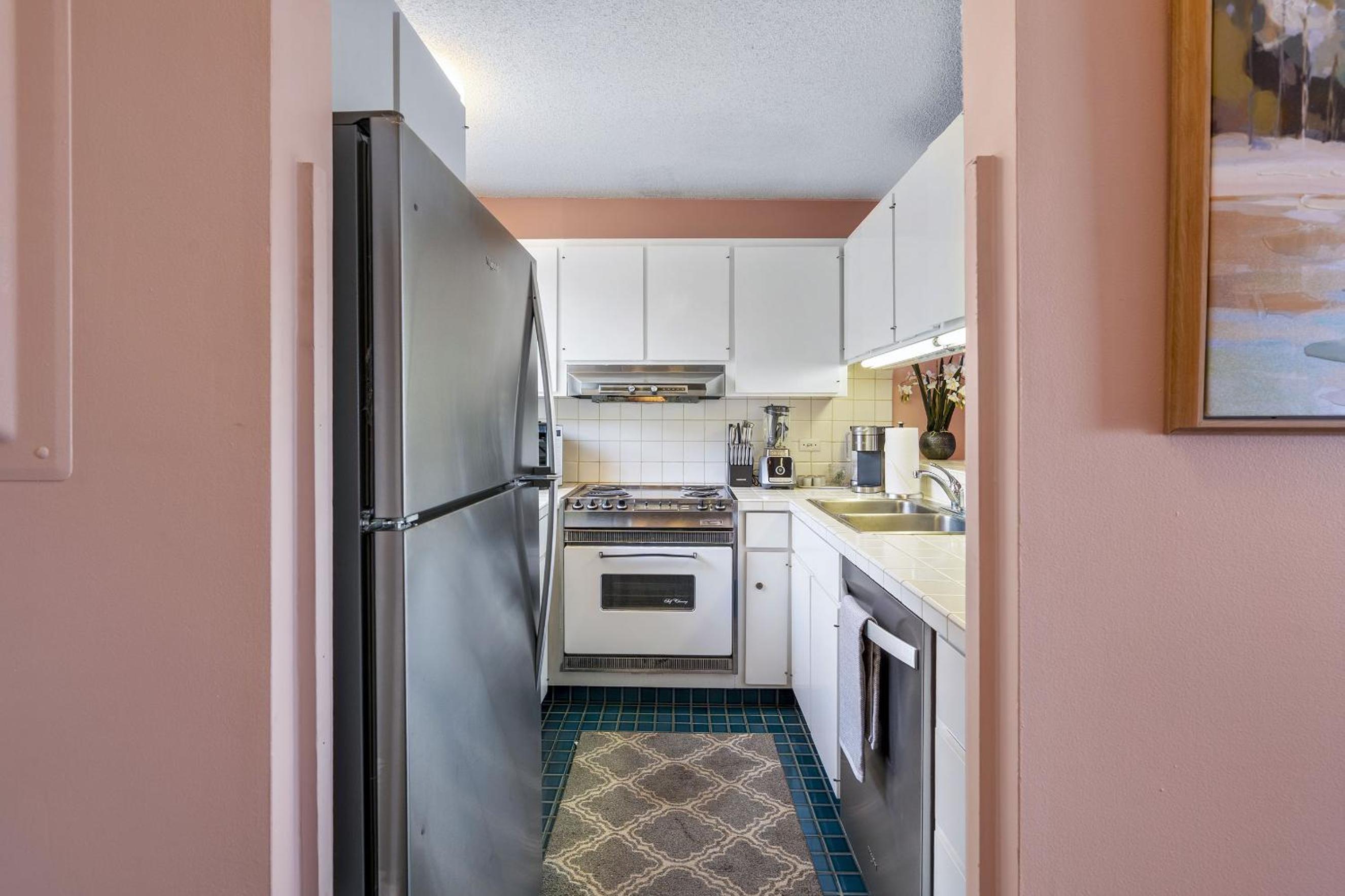 Wailea Ekahi 12D - Budget Friendly Ocean View Studio w/ Lanai, Kitchen, WD, & AC