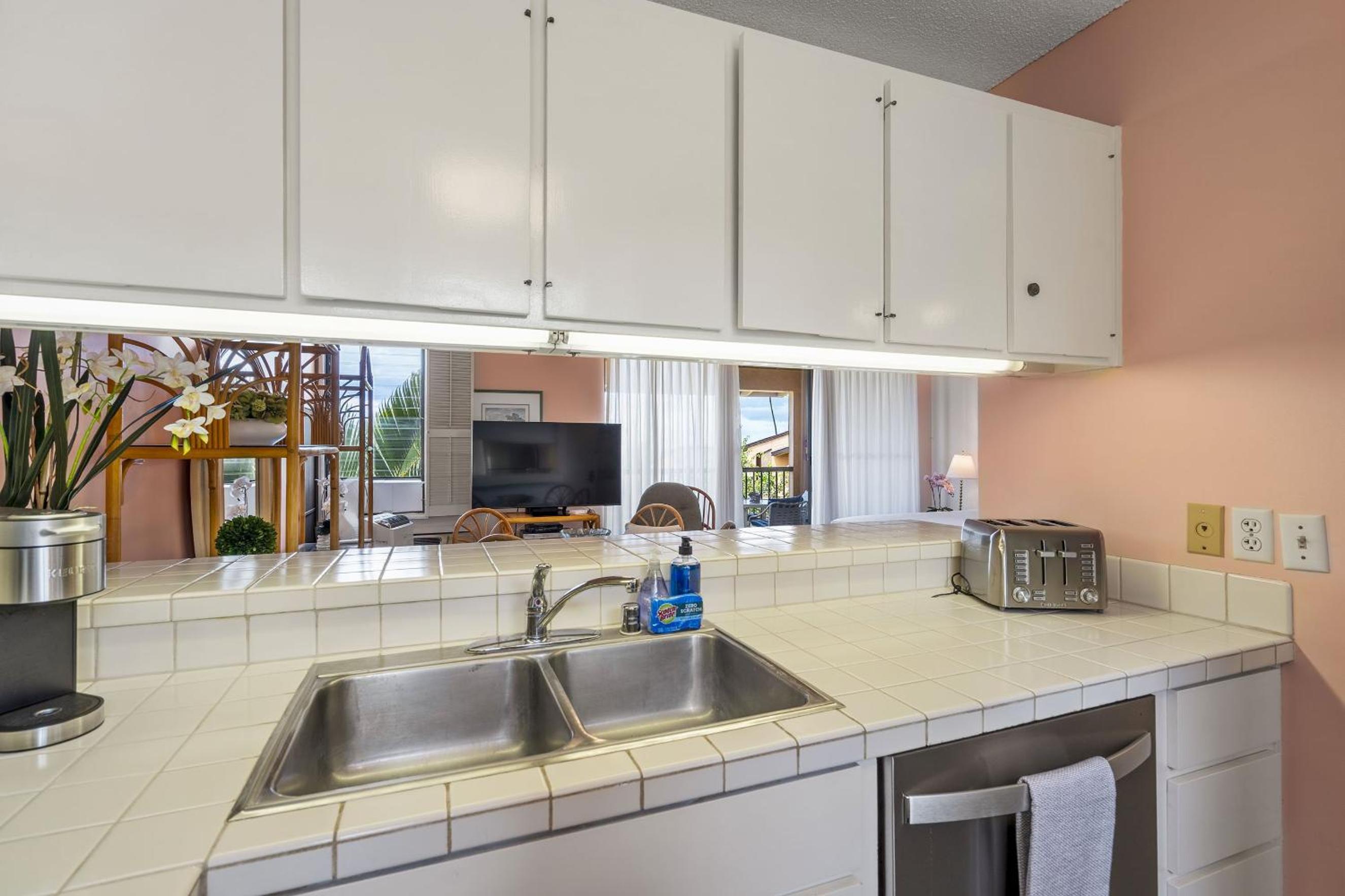 Wailea Ekahi 12D - Budget Friendly Ocean View Studio w/ Lanai, Kitchen, WD, & AC