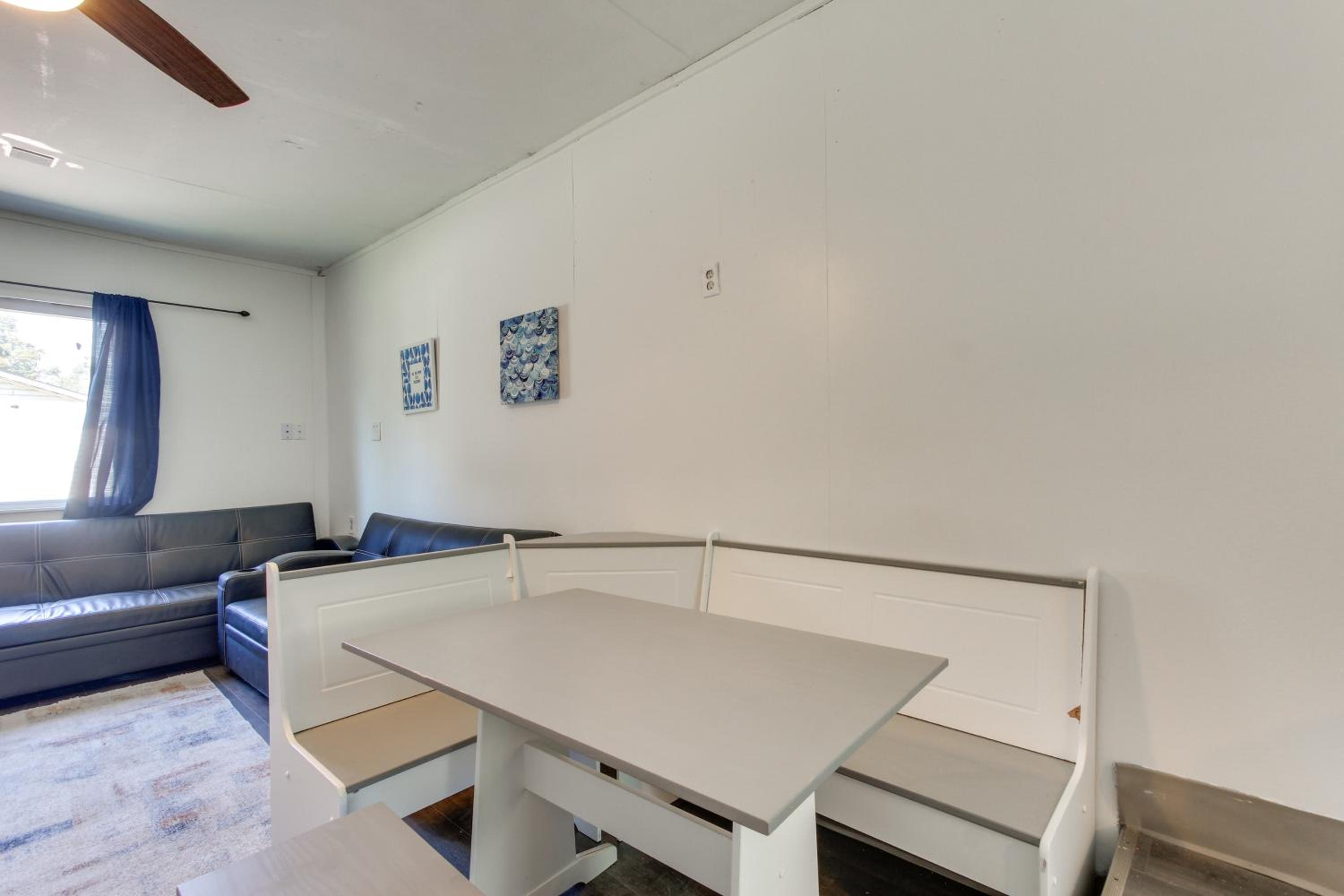 2 Mi to Long Beach Waterfront! Convenient Studio
