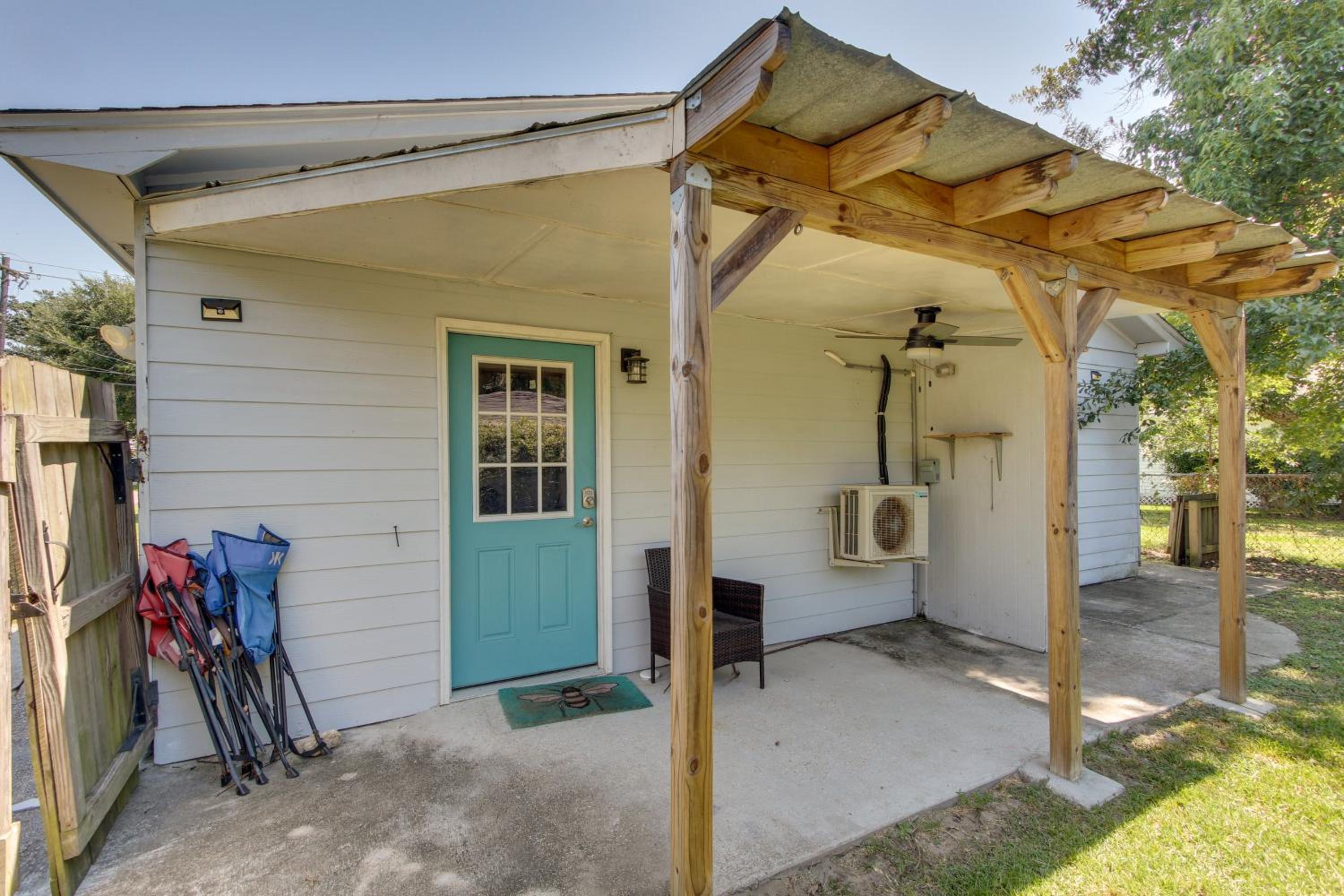 2 Mi to Long Beach Waterfront! Convenient Studio