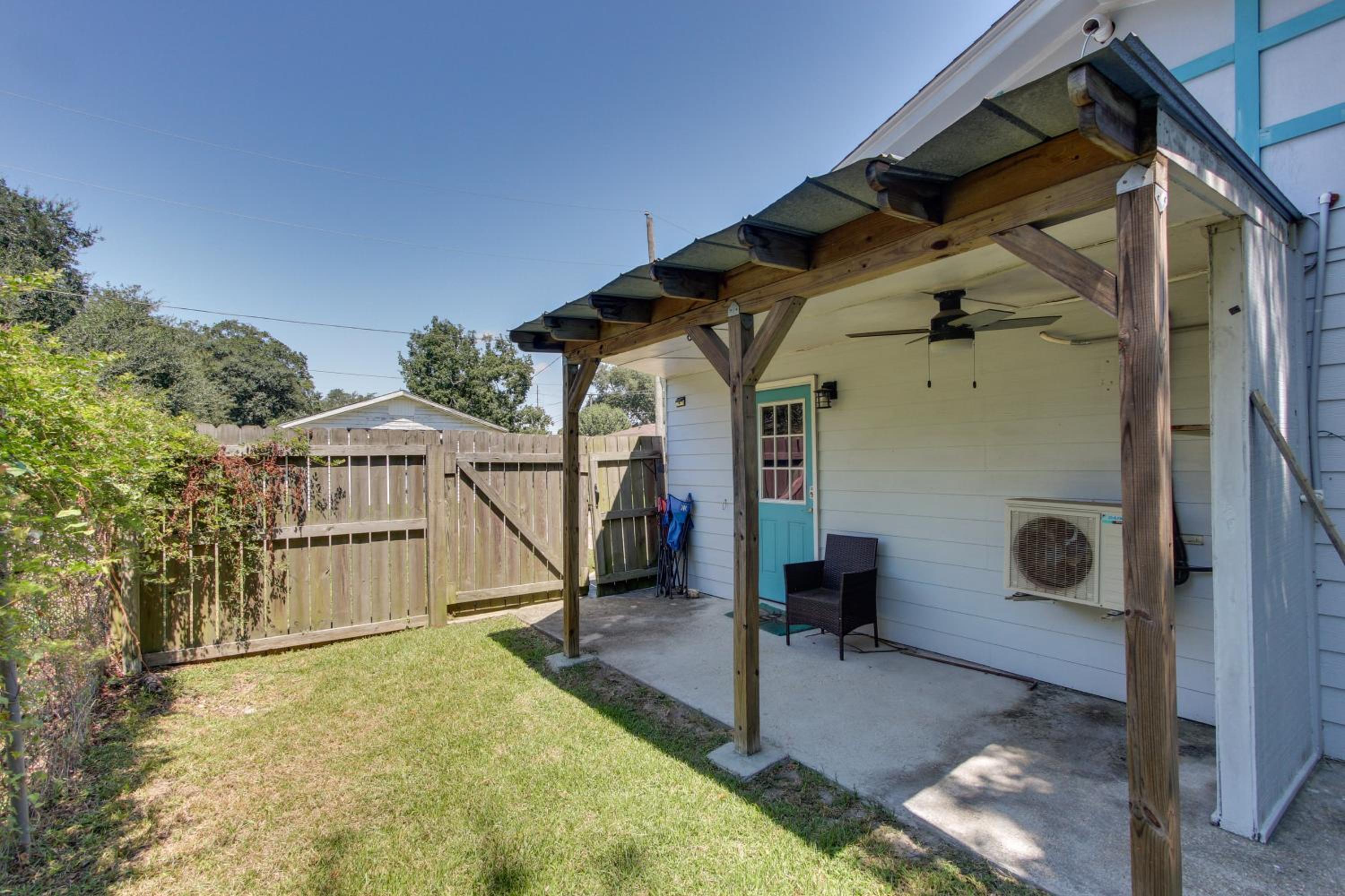 2 Mi to Long Beach Waterfront! Convenient Studio