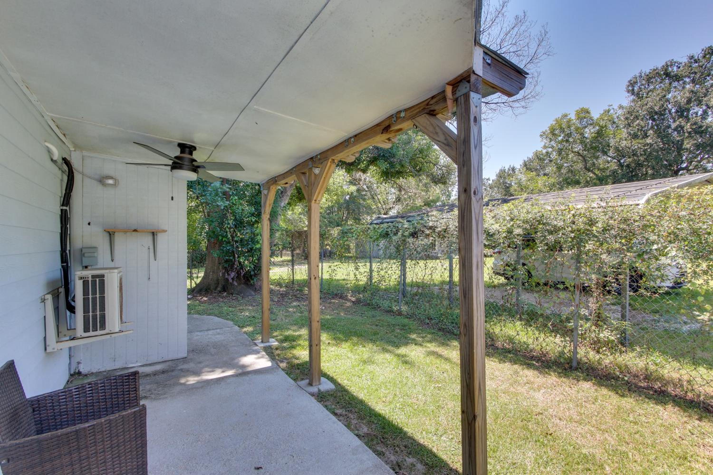 2 Mi to Long Beach Waterfront! Convenient Studio