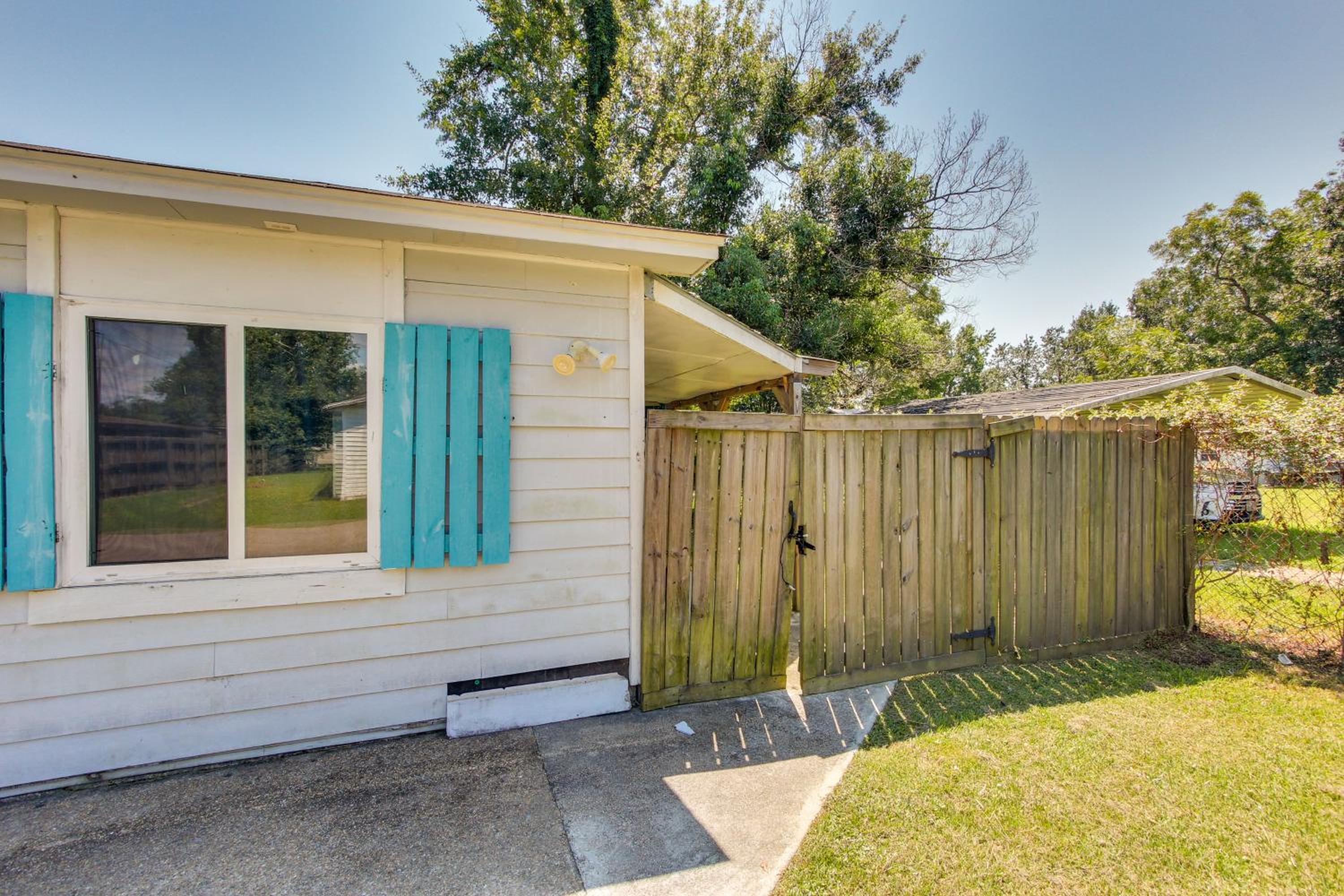 2 Mi to Long Beach Waterfront! Convenient Studio