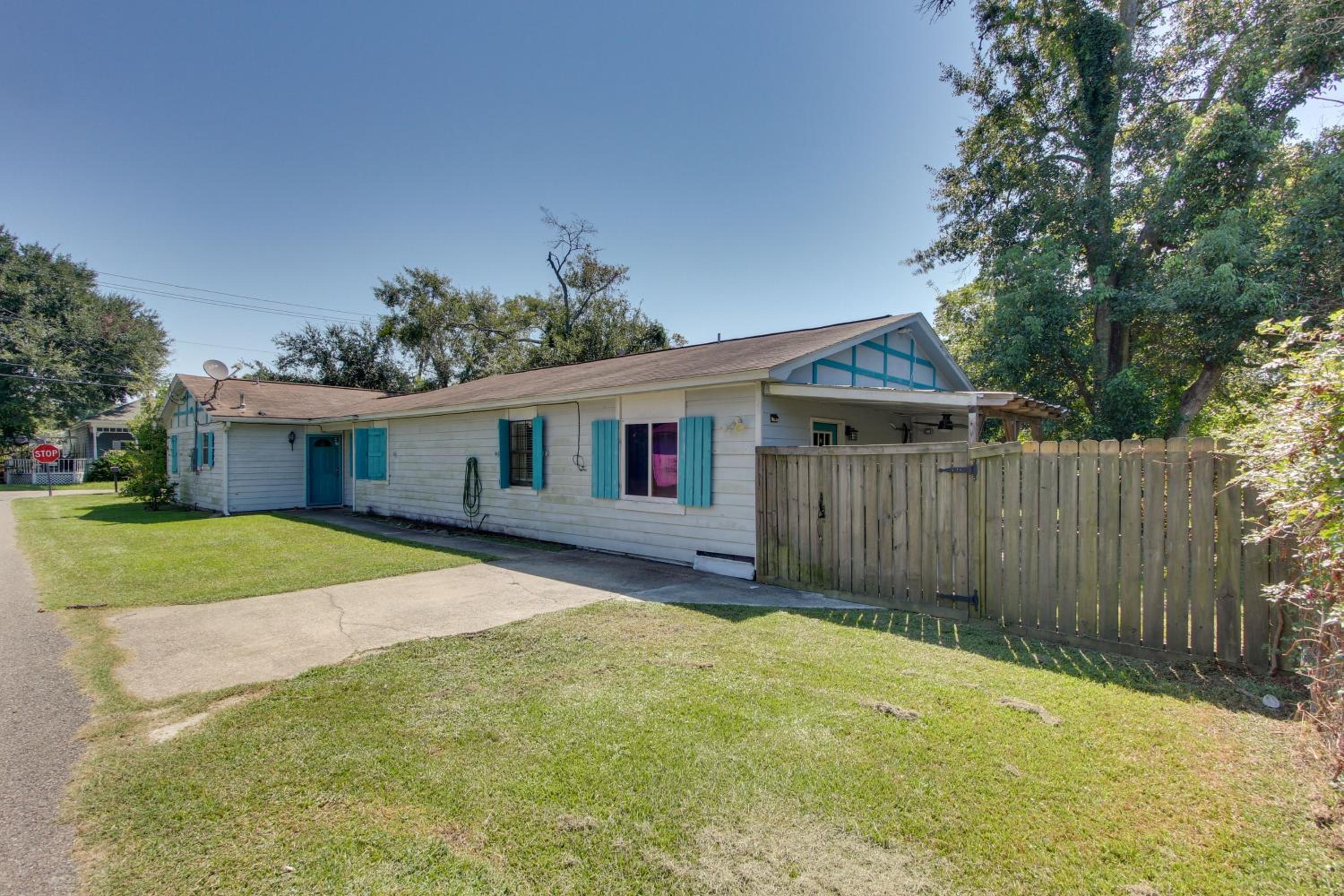 2 Mi to Long Beach Waterfront! Convenient Studio