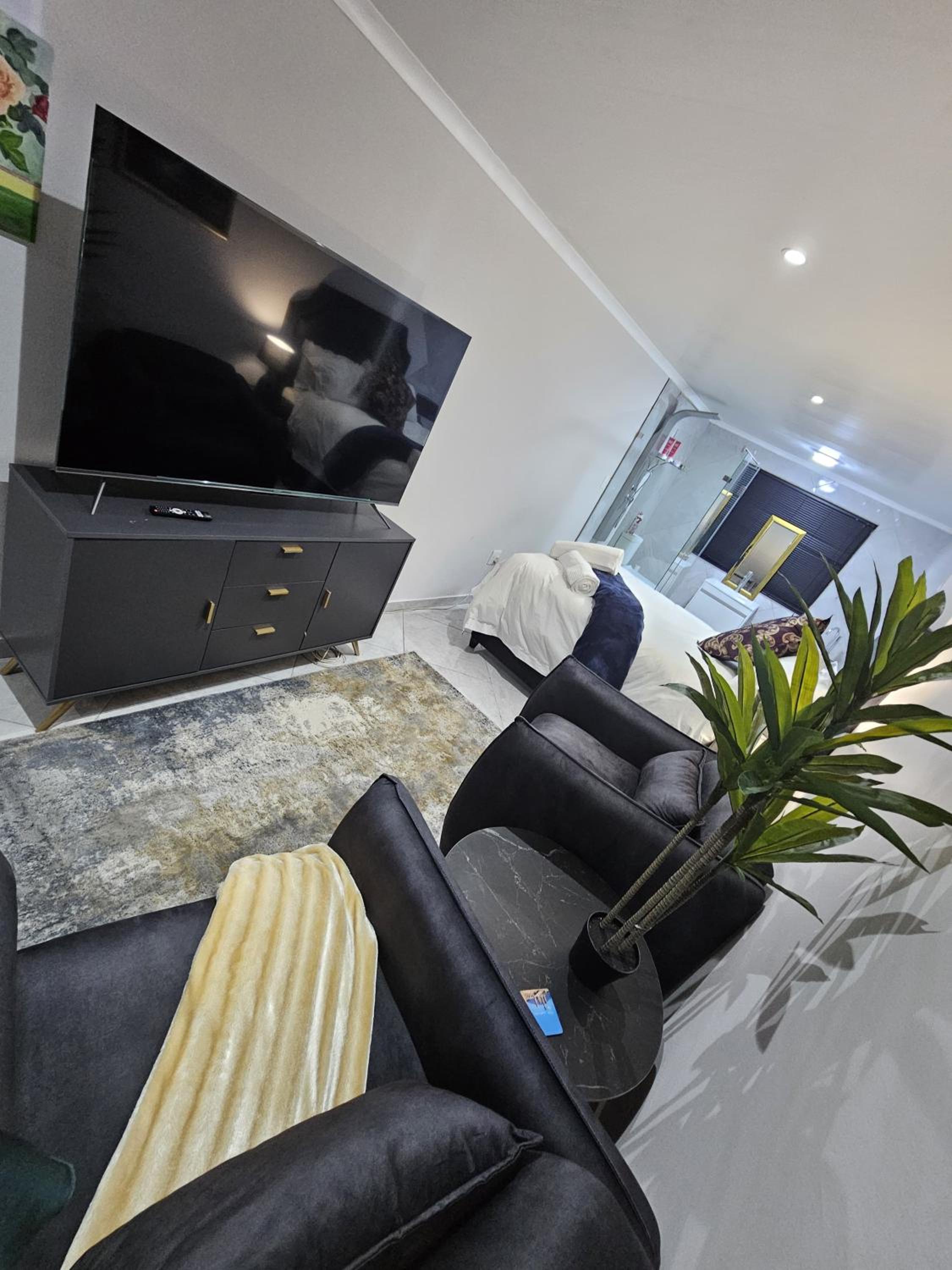 Falcon Suite