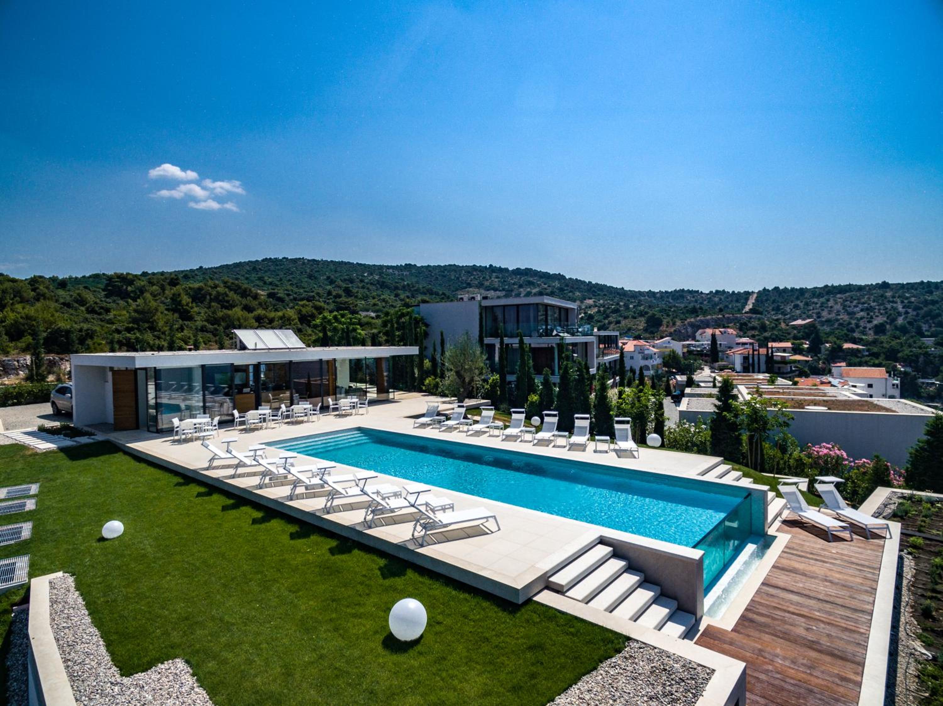 Golden Rays Luxury Villas & Apartments