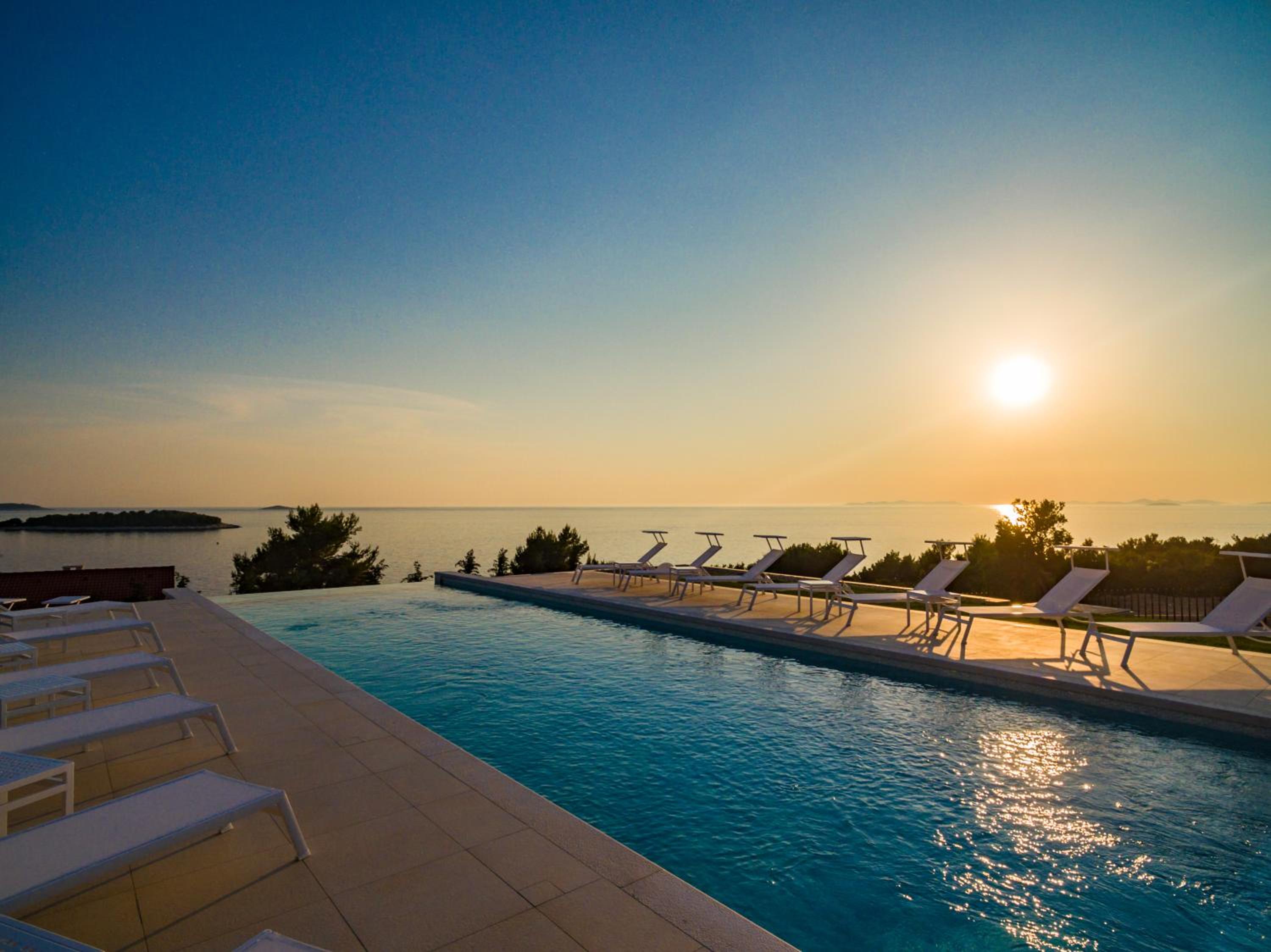 Golden Rays Luxury Villas & Apartments