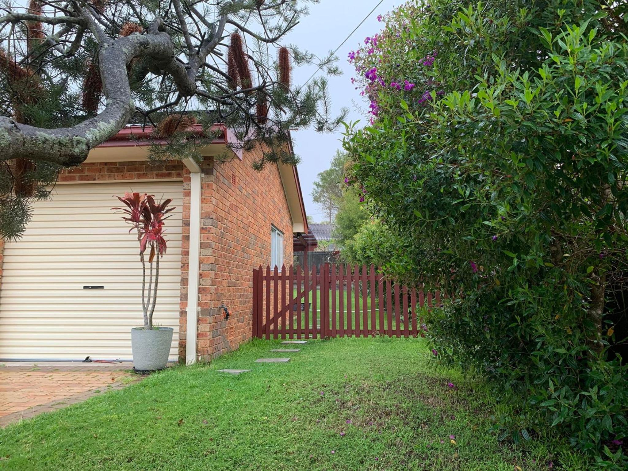 Fabulous Stunning Garden View King Bedroom with shared bathroom at MC 2079
