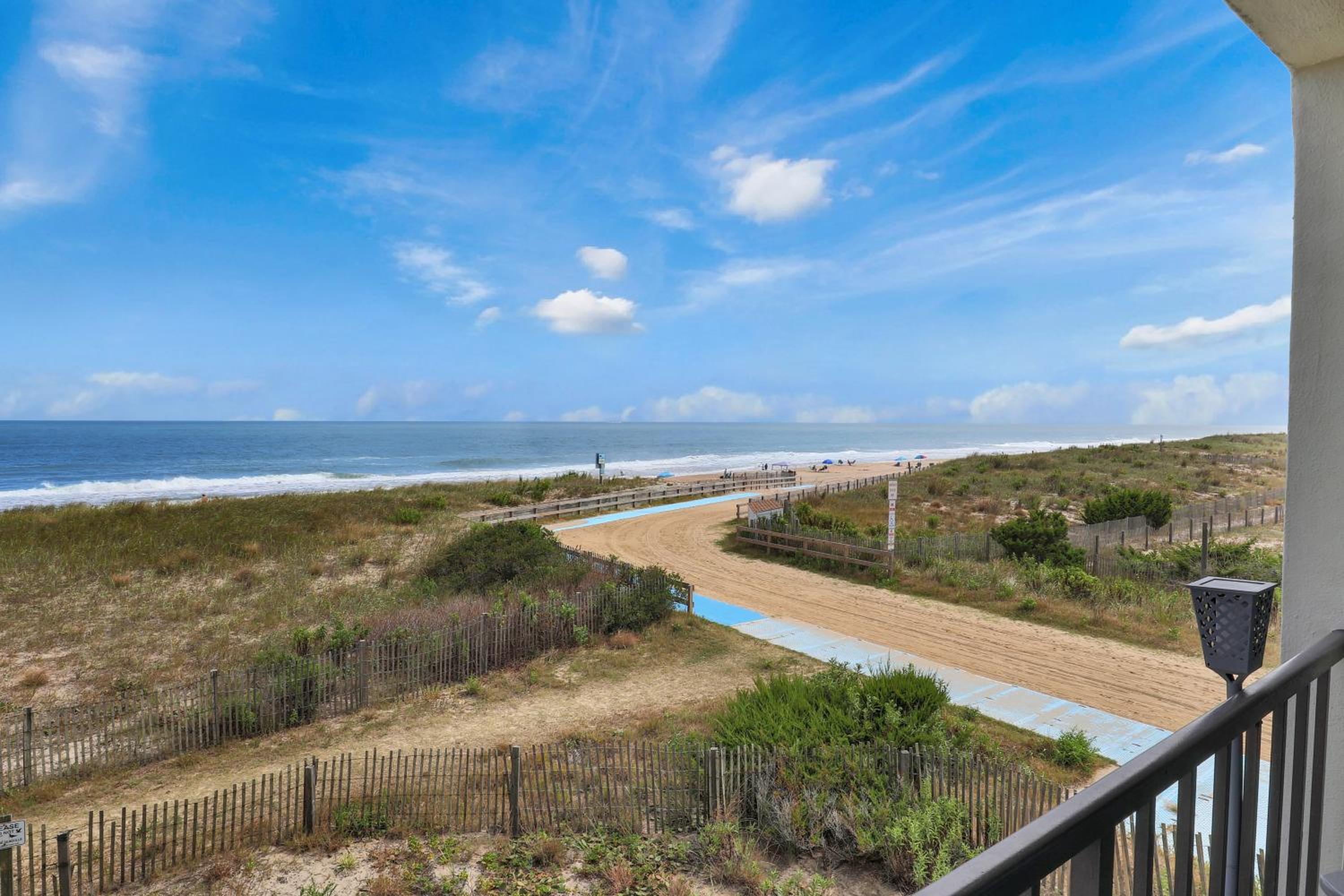 BeachBox I - The One with Incredible Sunrises - Couple's Retreat - East Winds 202