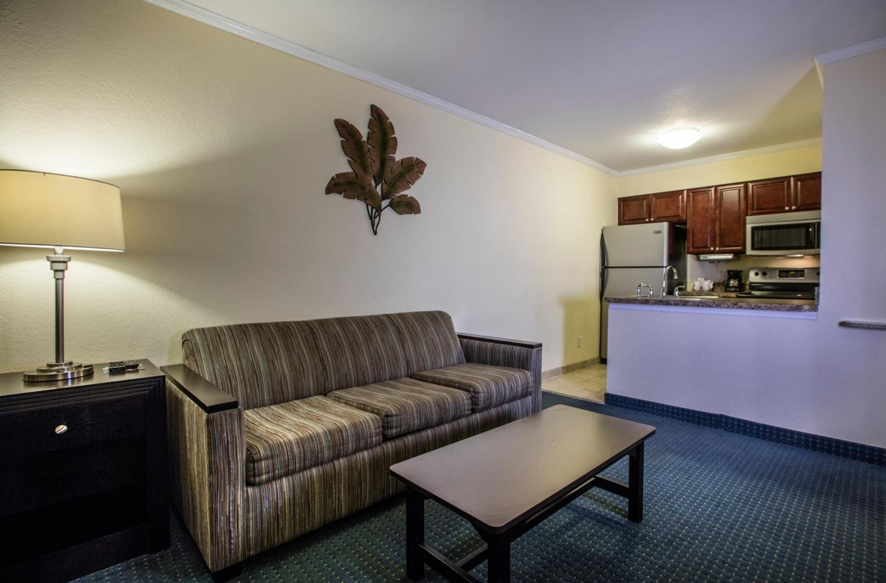 Sailport Waterfront Suites - Image 5