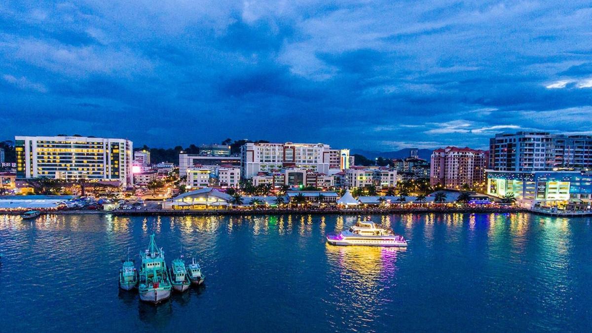 Seaview KK Centre Hotspot The Shore - Mixma Suites