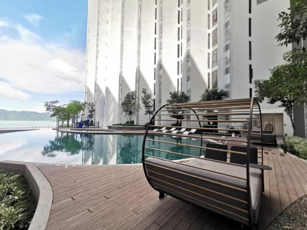 Seaview KK Centre Hotspot The Shore - Mixma Suites