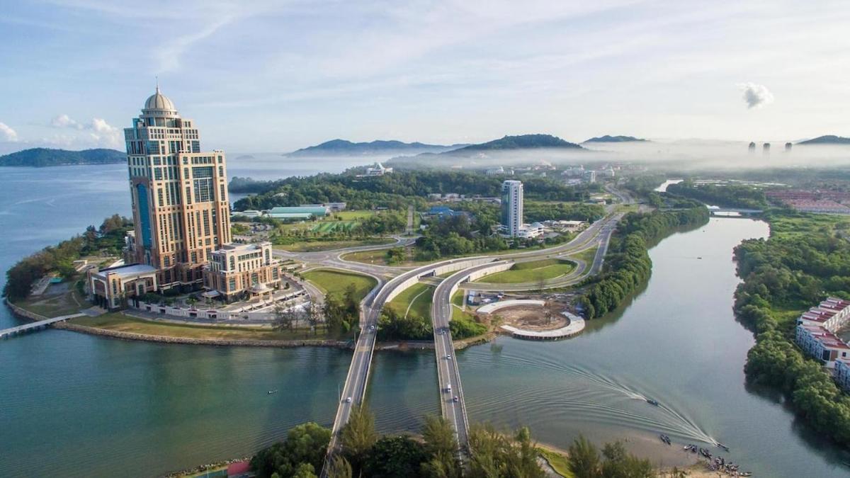 Seaview KK Centre Hotspot The Shore - Mixma Suites