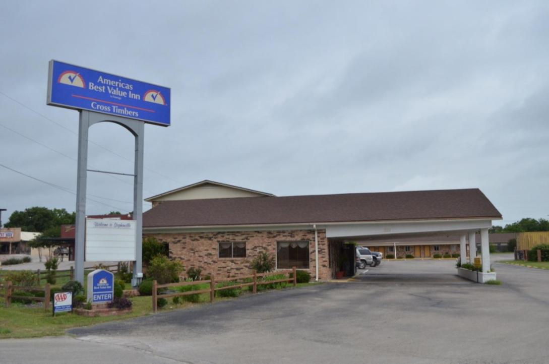 Stephenville Vacations - Americas Best Value Inn Crosstimbers - Property Image 1