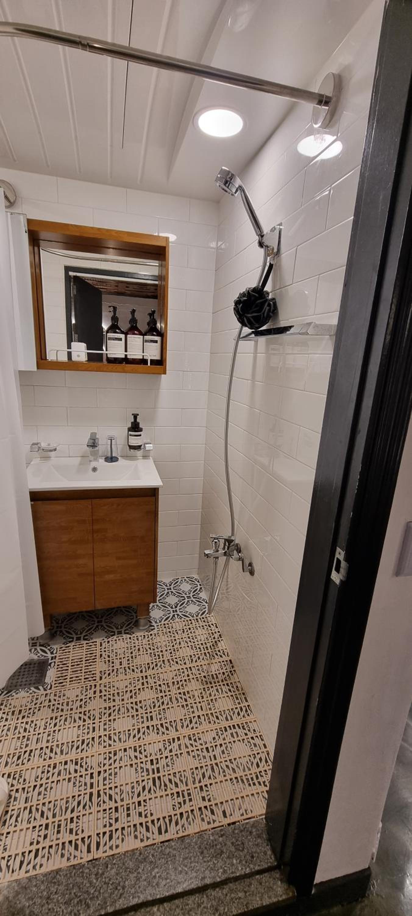 4 Beds in the Heart of Hongdae, Mangwon, Sangsu & Red Road