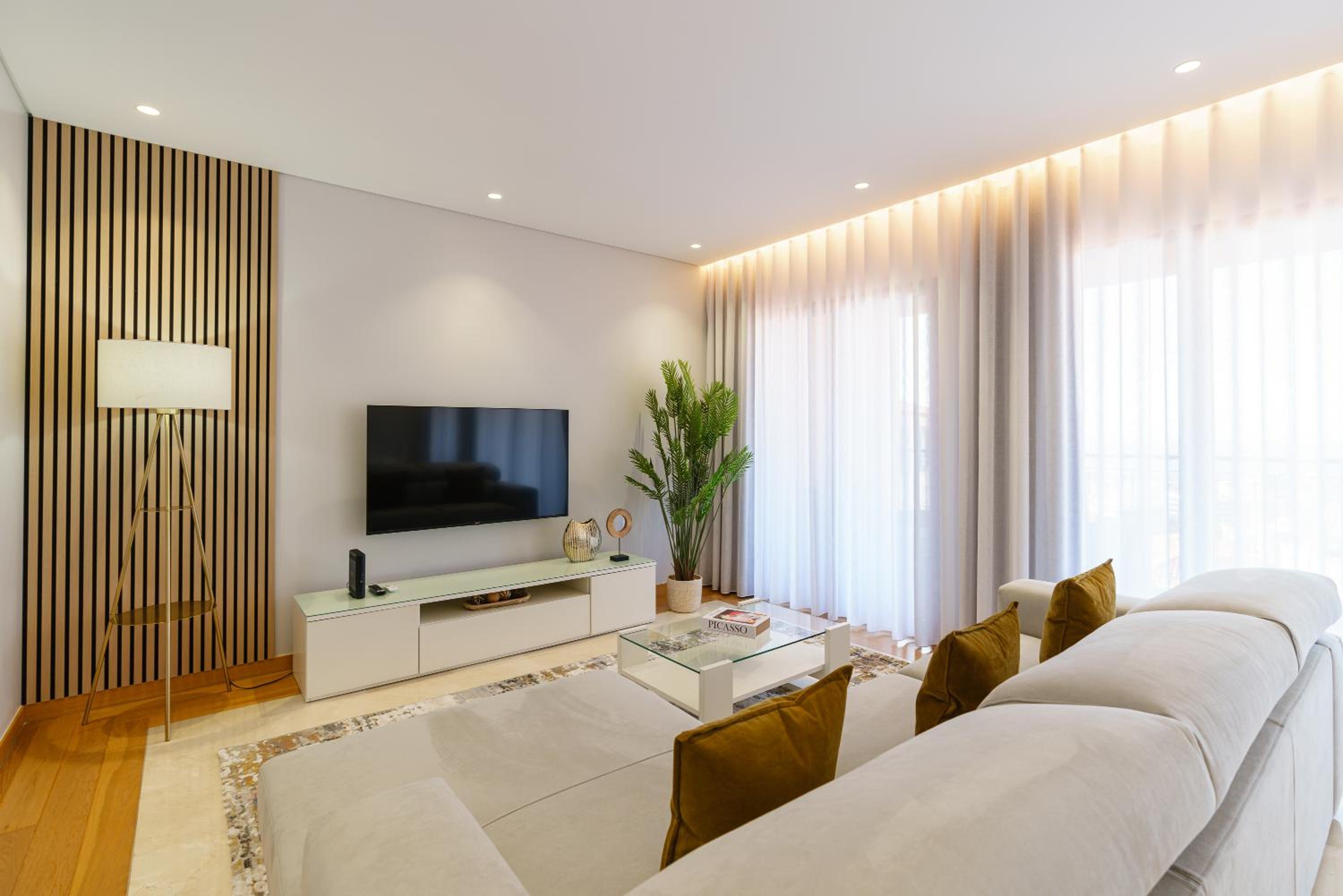 Mar e Sol Chic & Modern City Apartment