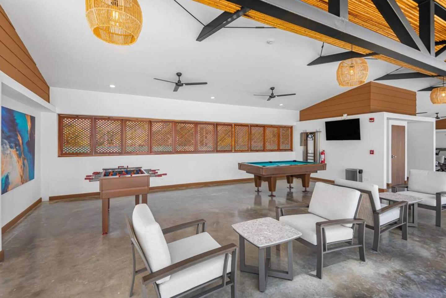Modern 3BR Condo at Viva Jaco w Pool & Gym