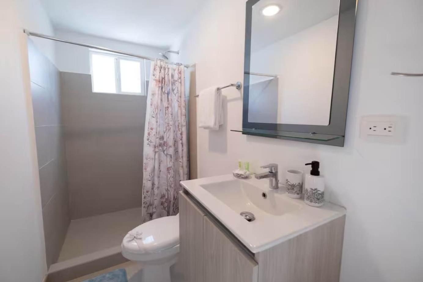 Modern 3BR Condo at Viva Jaco w Pool & Gym