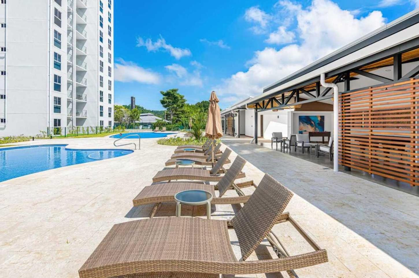 Modern 3BR Condo at Viva Jaco w Pool & Gym