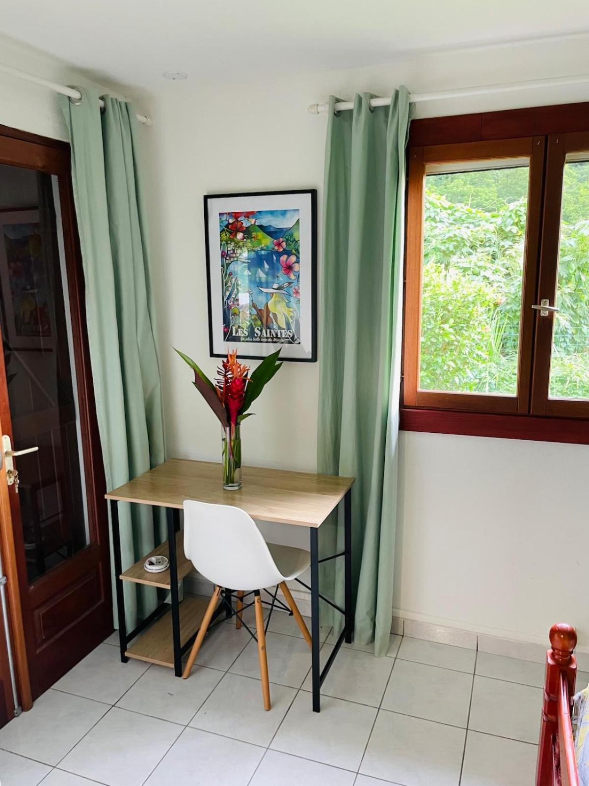 Ti kaz houelmont studio vue jardin, proche plage de Rivière-Sens