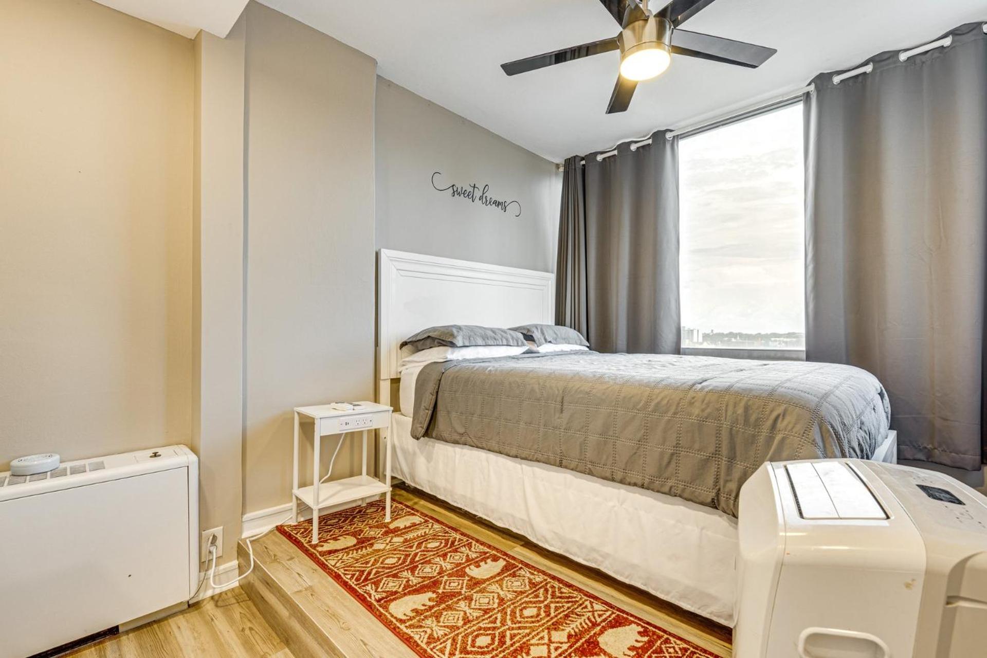 Mid town 2 bedroom cozy apartment- 15 F Near Merc Stadium