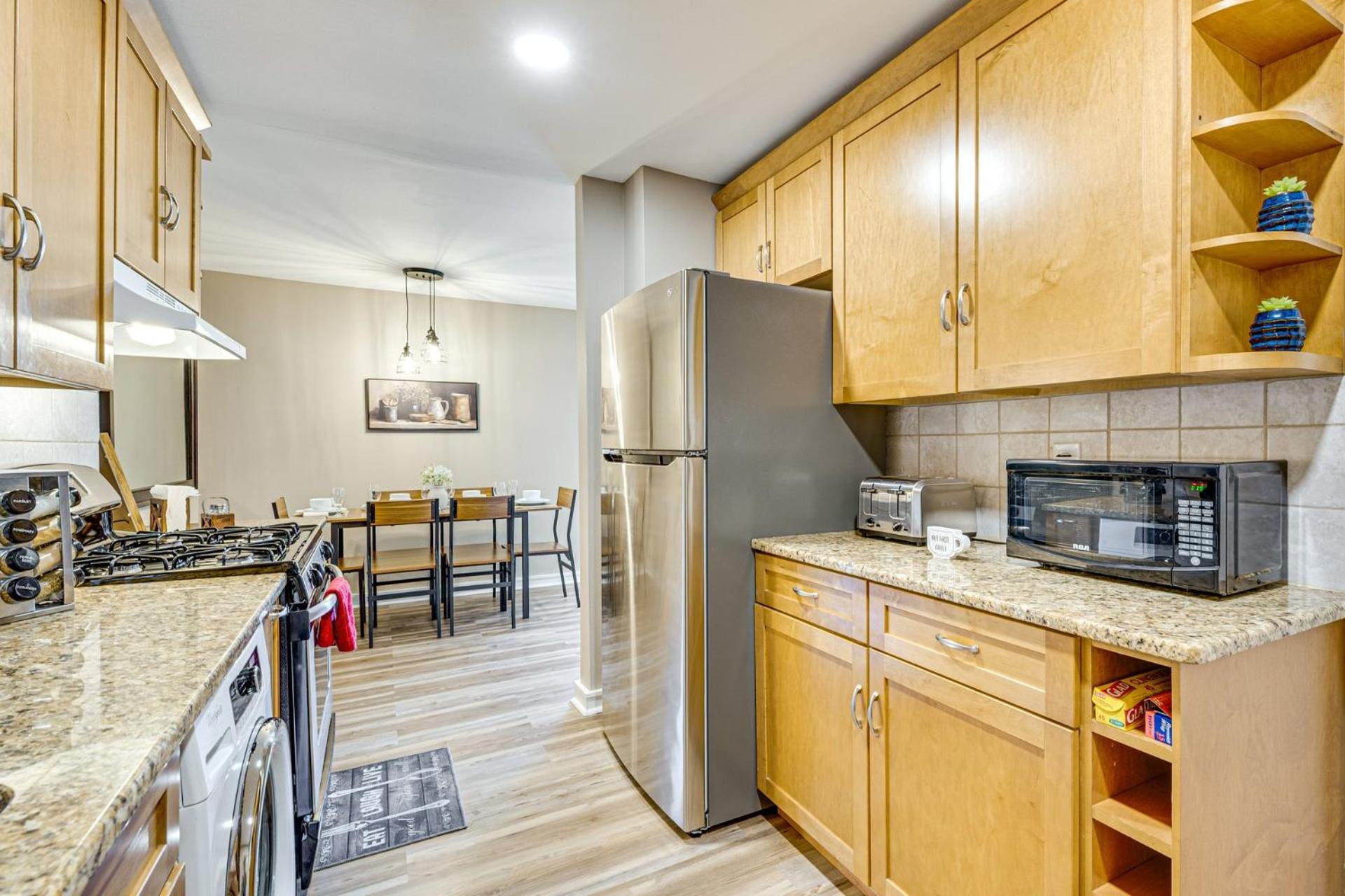 Mid town 2 bedroom cozy apartment- 15 F Near Merc Stadium