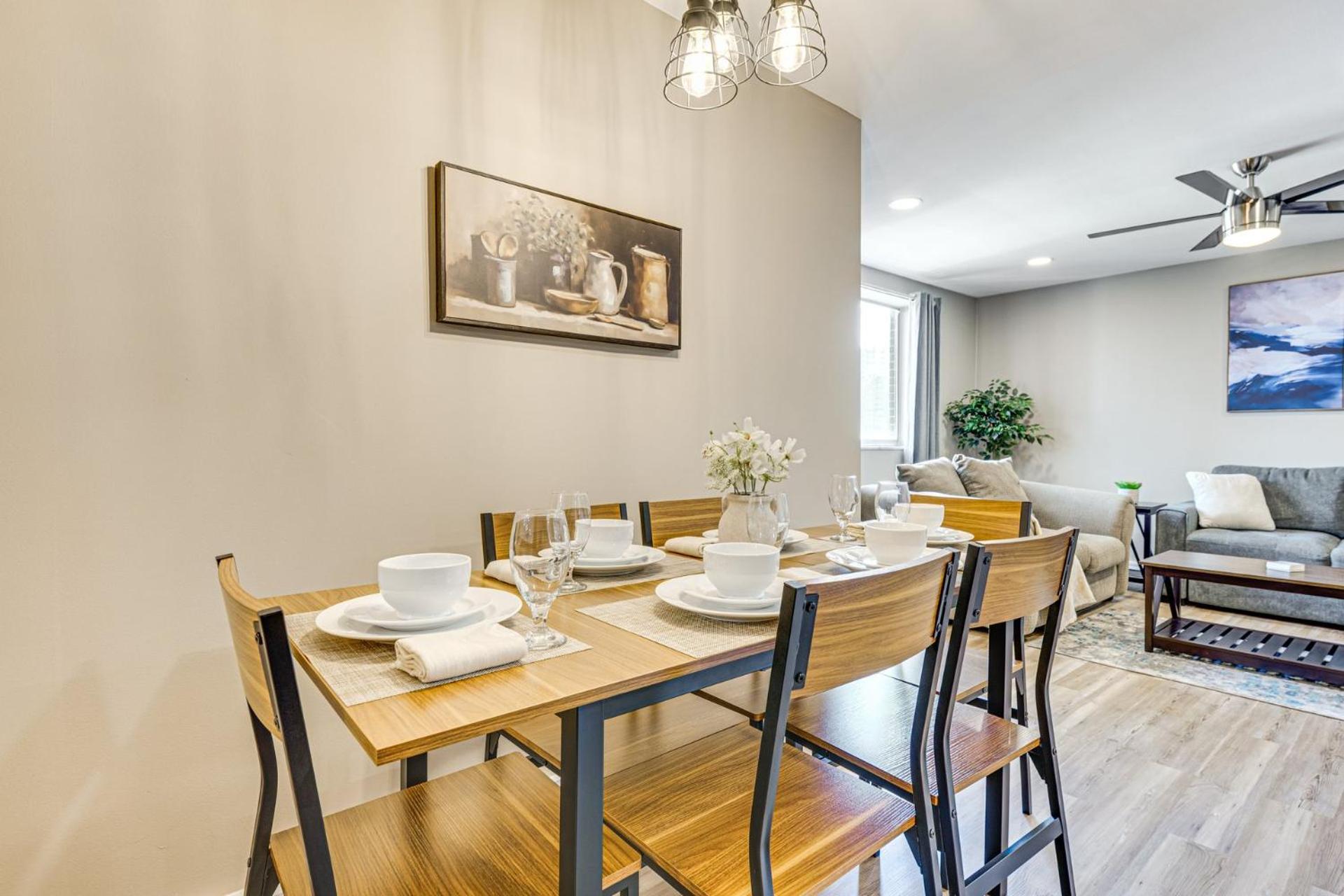 Mid town 2 bedroom cozy apartment- 15 F Near Merc Stadium