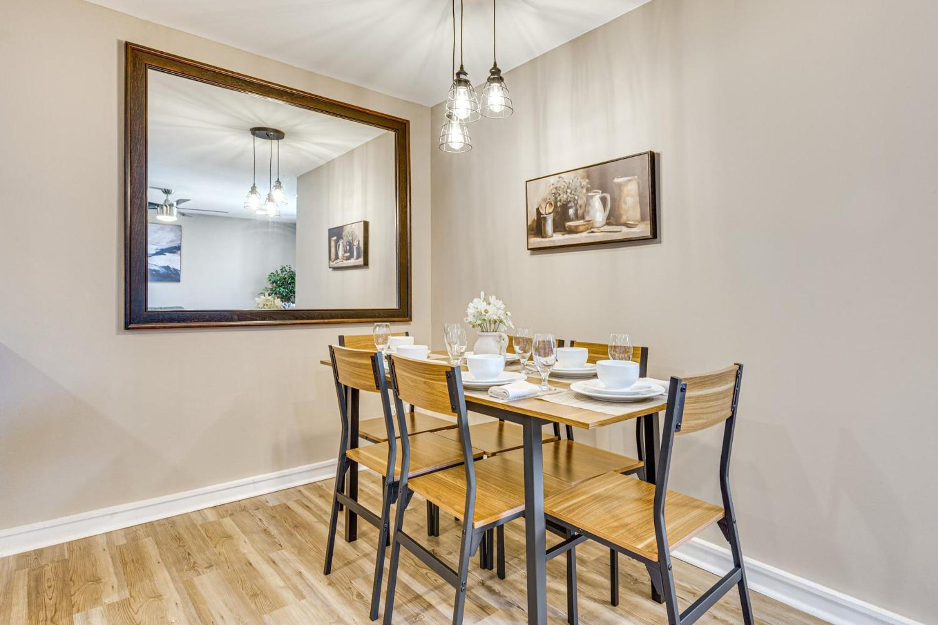 Mid town 2 bedroom cozy apartment- 15 F Near Merc Stadium