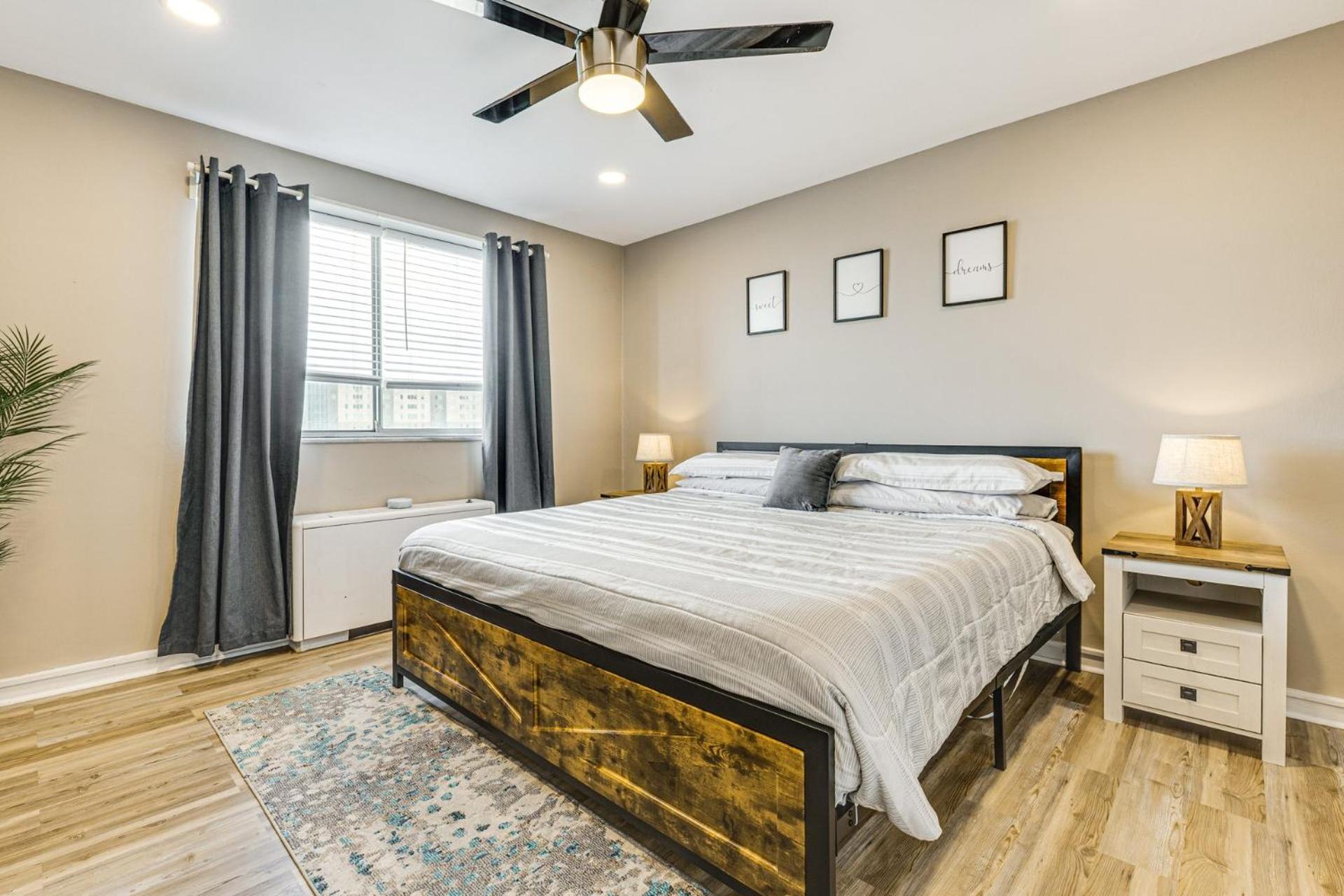 Mid town 2 bedroom cozy apartment- 15 F Near Merc Stadium