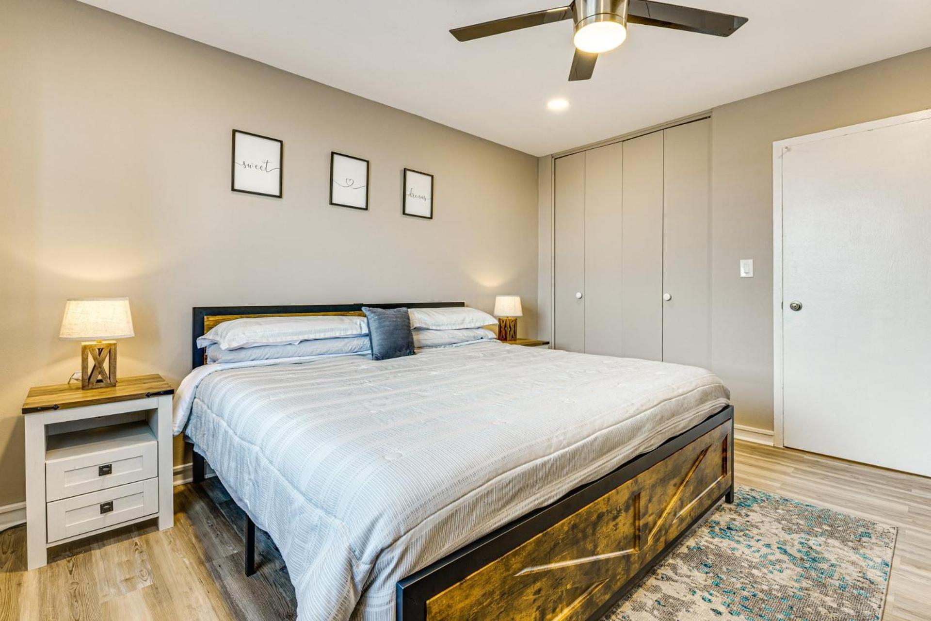 Mid town 2 bedroom cozy apartment- 15 F Near Merc Stadium