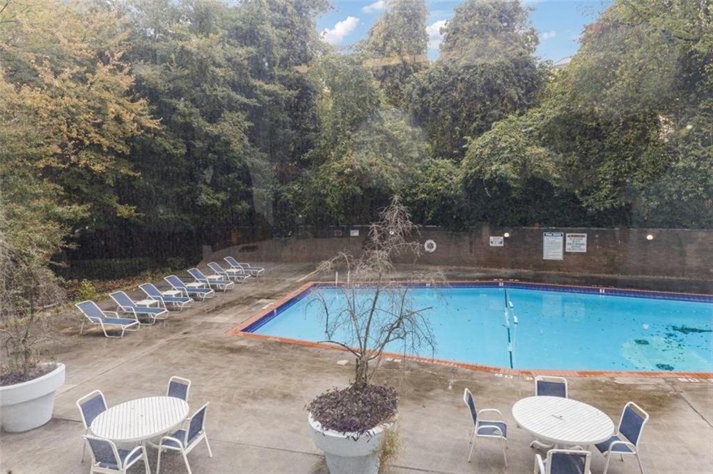 Mid town 2 bedroom cozy apartment- 15 F Near Merc Stadium