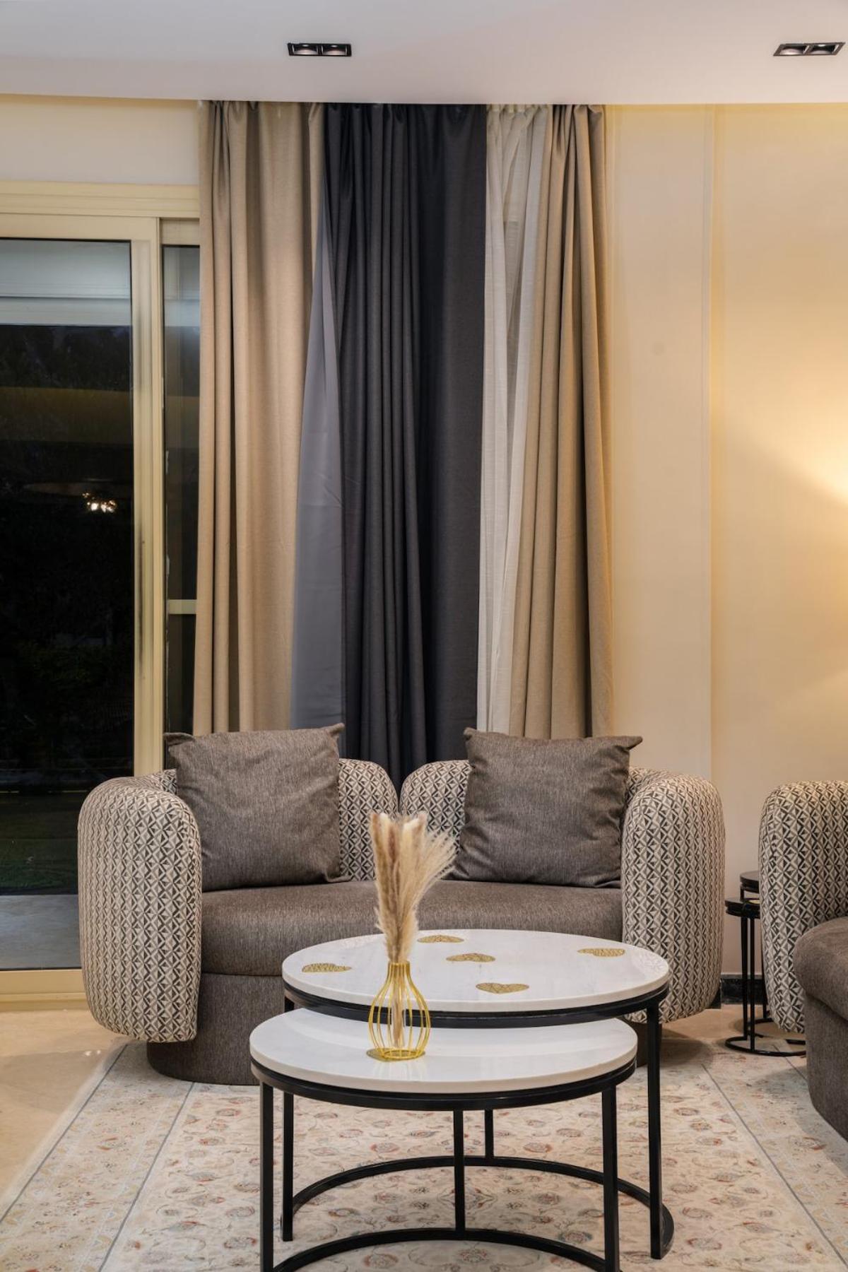 Luxury Family Villa with Private Pool in Sheikh Zayed Khan