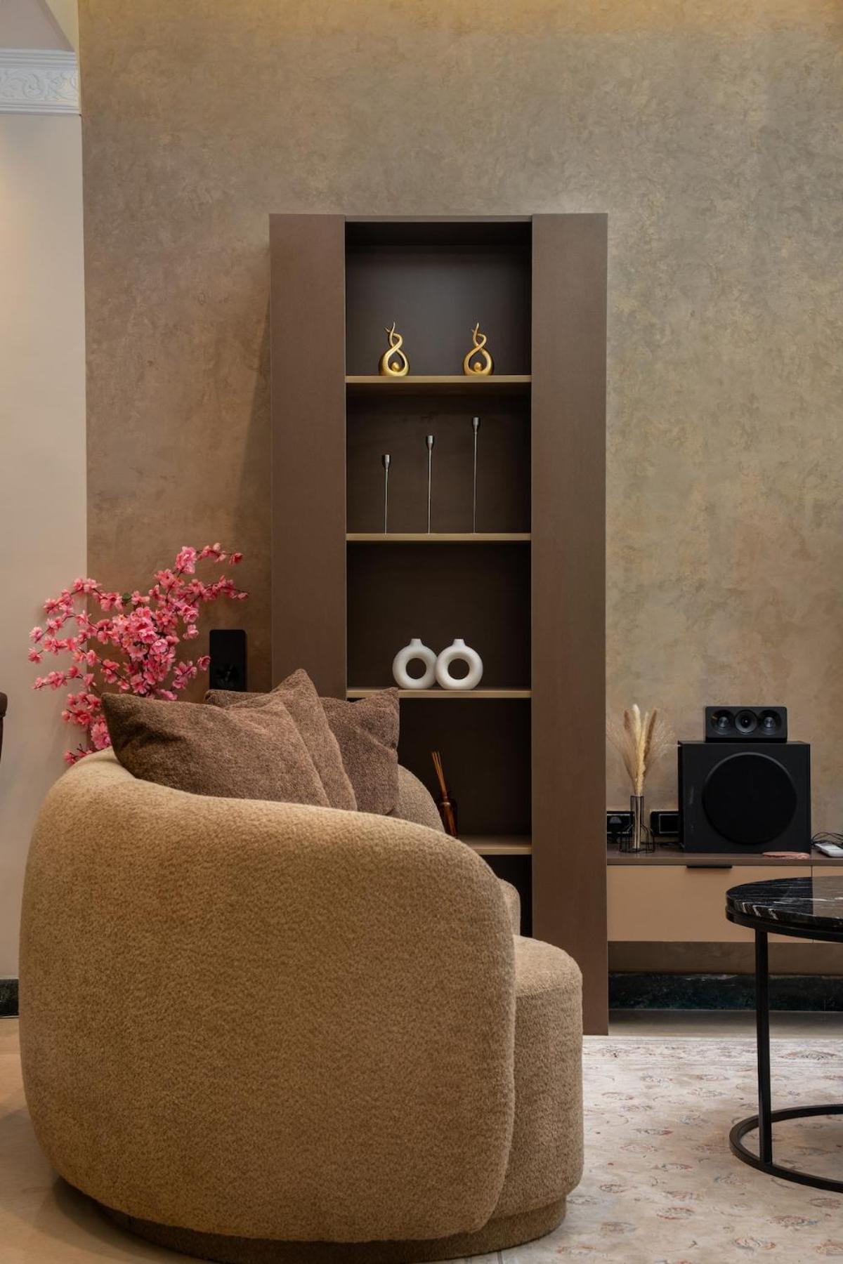 Luxury Family Villa with Private Pool in Sheikh Zayed Khan
