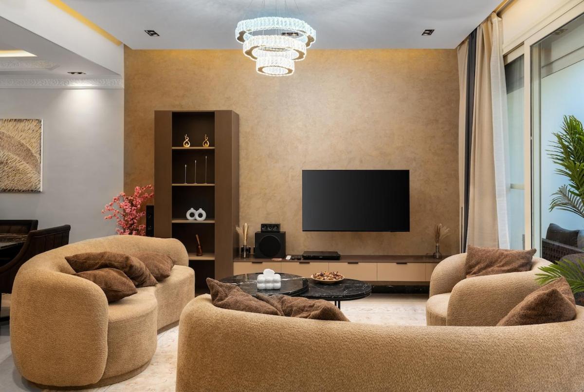 Luxury Family Villa with Private Pool in Sheikh Zayed Khan