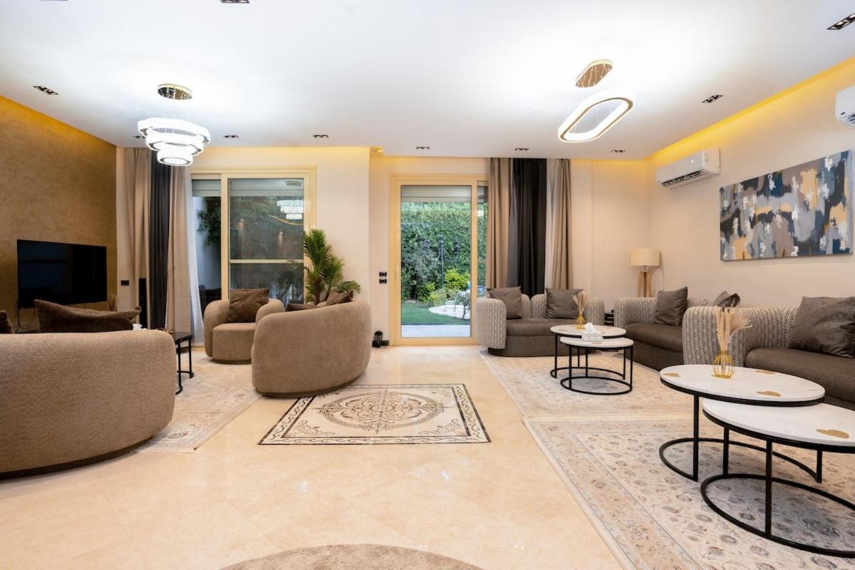 Luxury Family Villa with Private Pool in Sheikh Zayed Khan