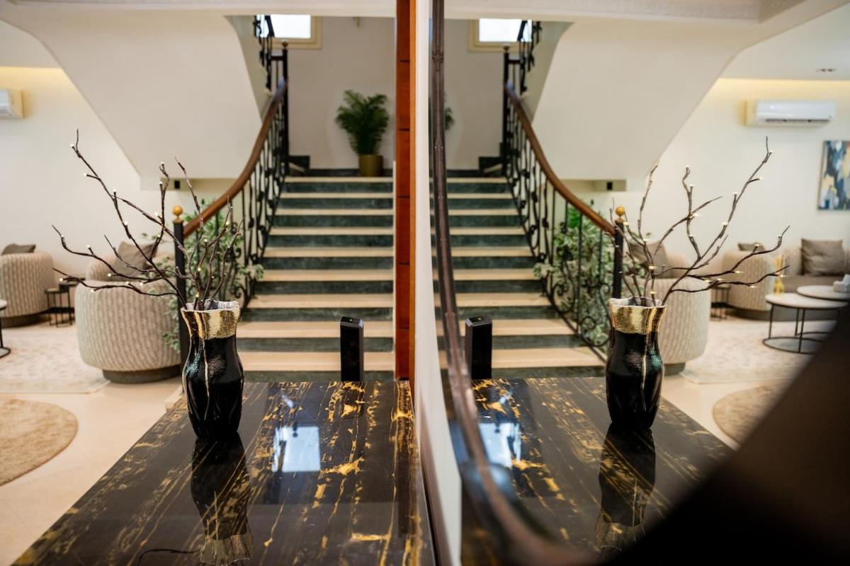 Luxury Family Villa with Private Pool in Sheikh Zayed Khan