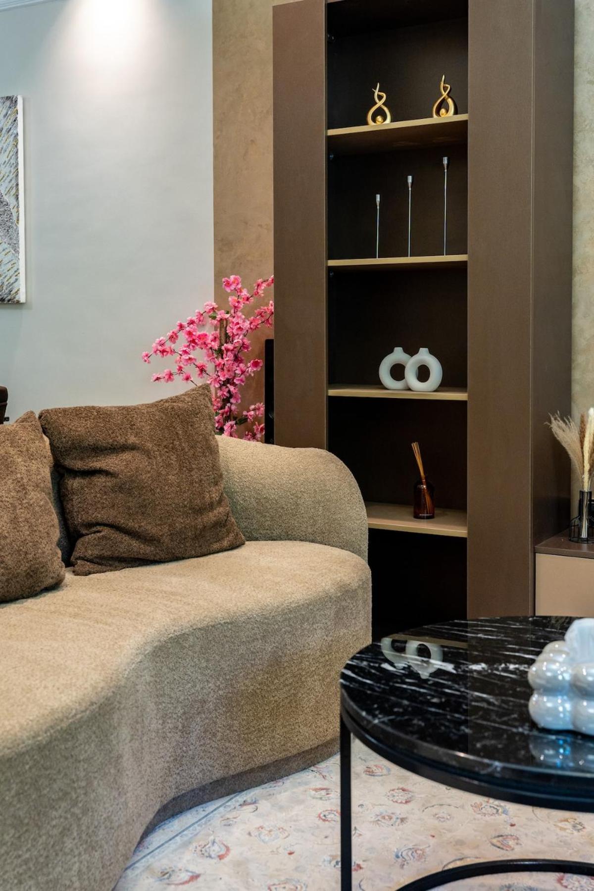 Luxury Family Villa with Private Pool in Sheikh Zayed Khan