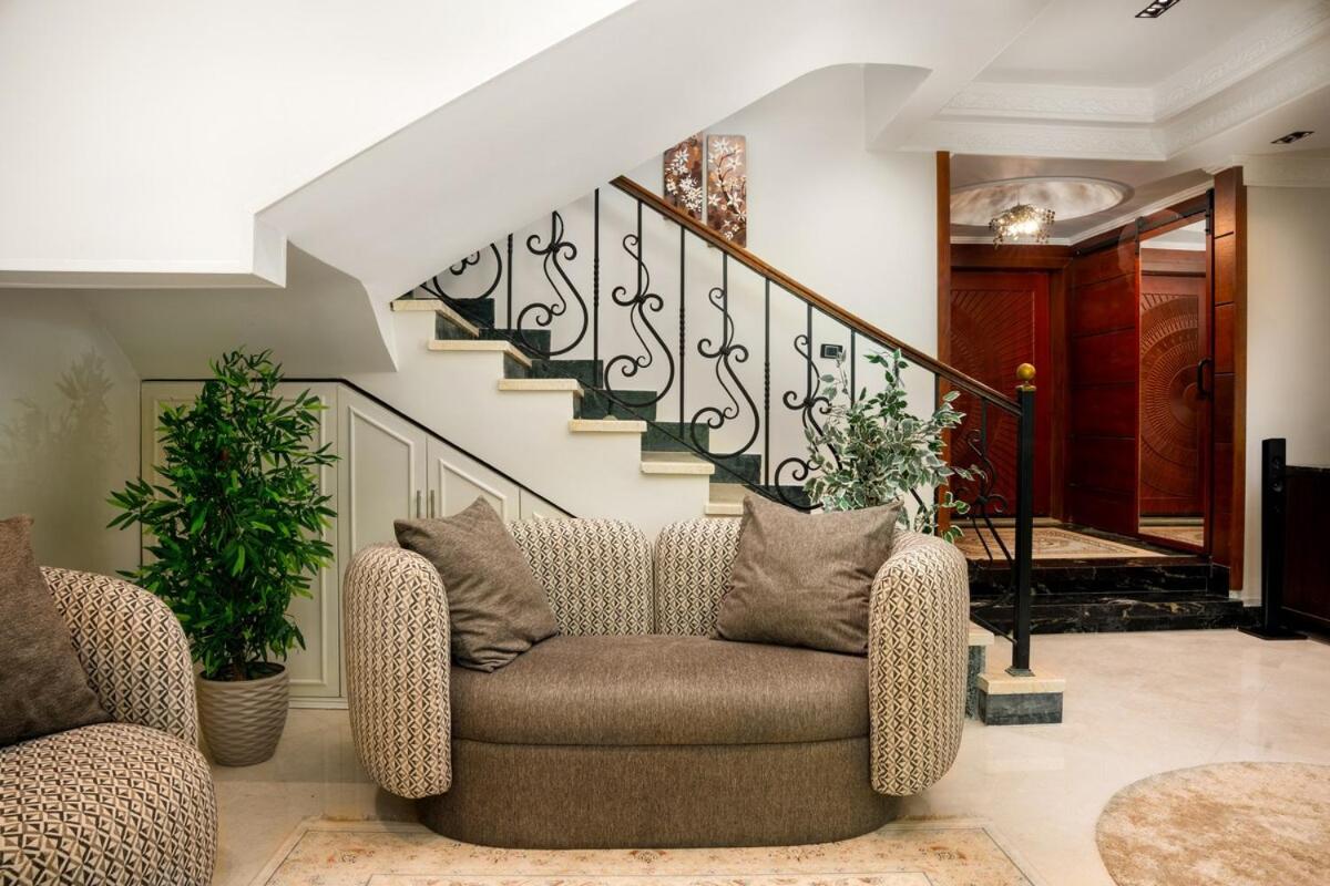 Luxury Family Villa with Private Pool in Sheikh Zayed Khan