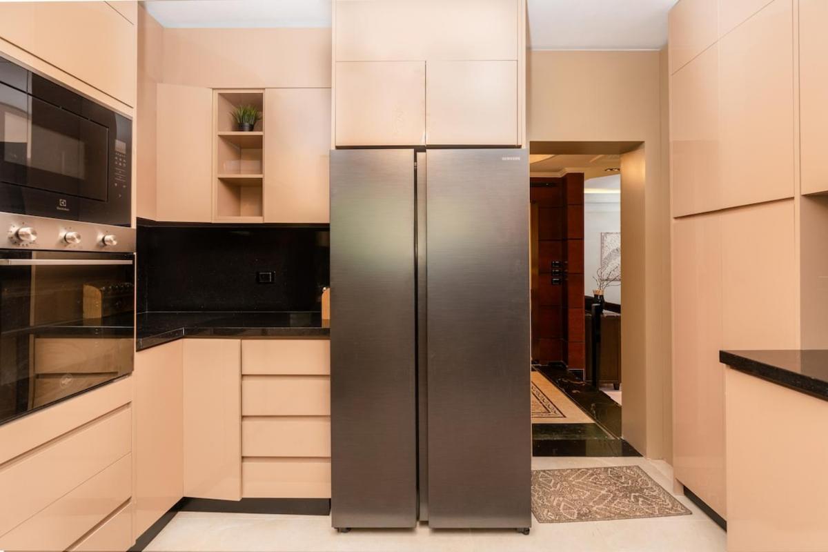 Luxury Family Villa with Private Pool in Sheikh Zayed Khan