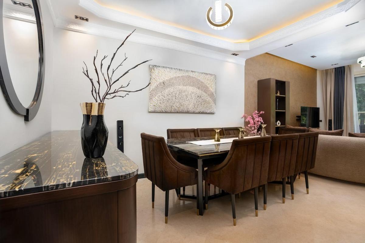 Luxury Family Villa with Private Pool in Sheikh Zayed Khan